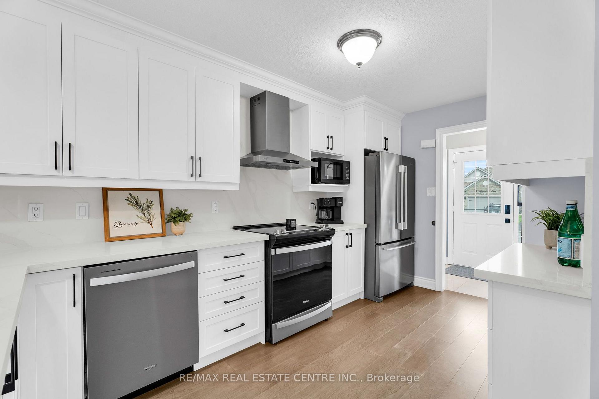 Photo 9 of 20 Henderson Street, Orangeville — HOMEH
