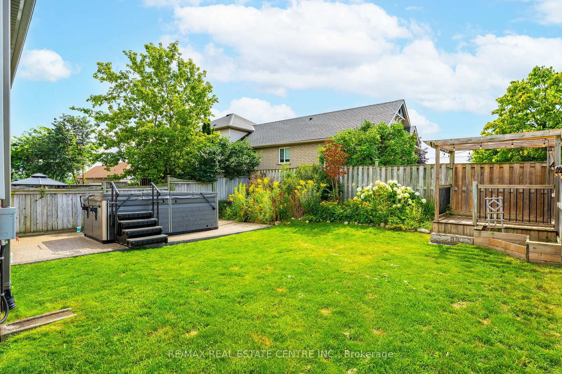Photo 29 of 20 Henderson Street, Orangeville — HOMEH