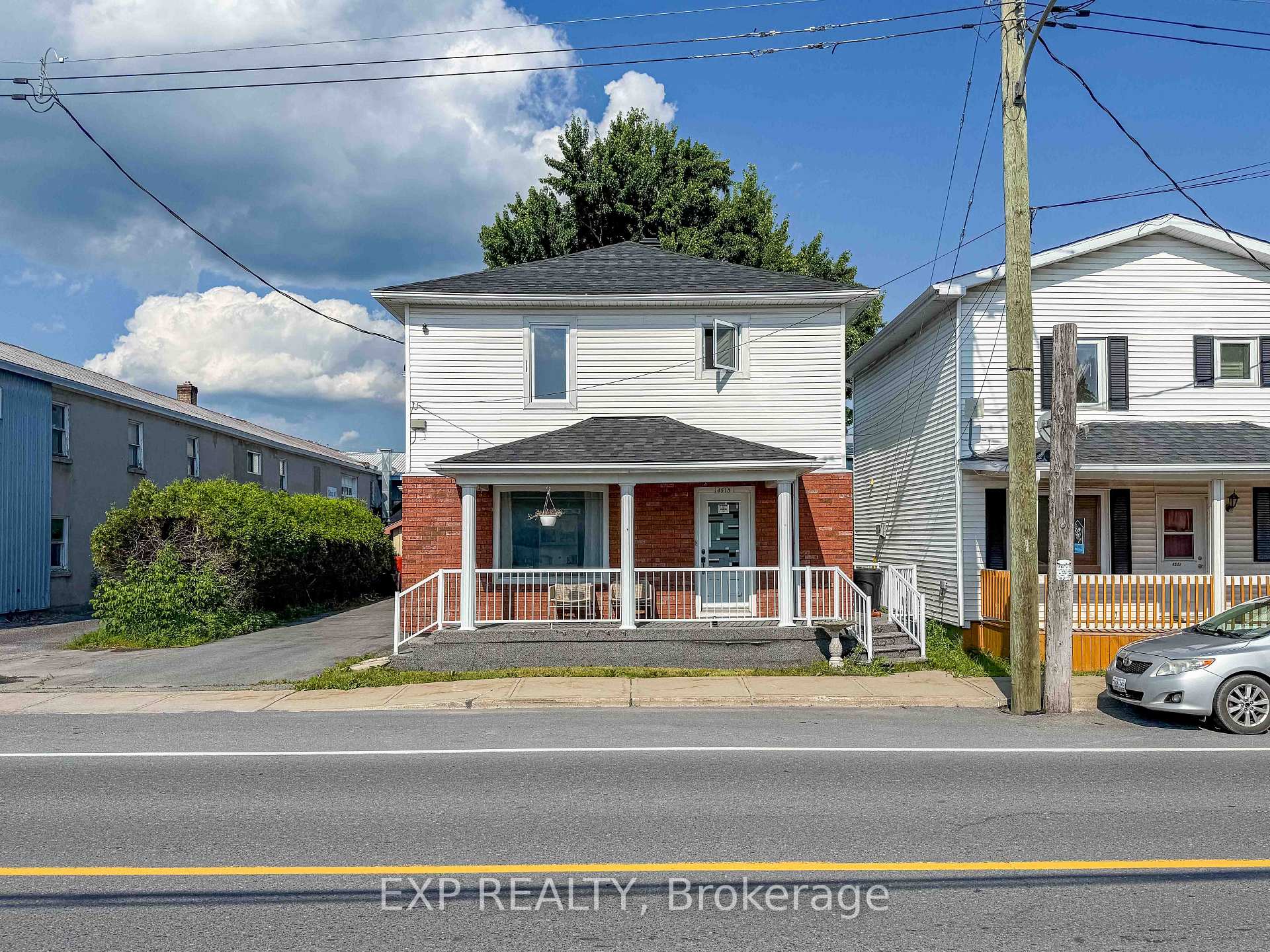 Front of Unit B, 4515 Ste Catherine Street