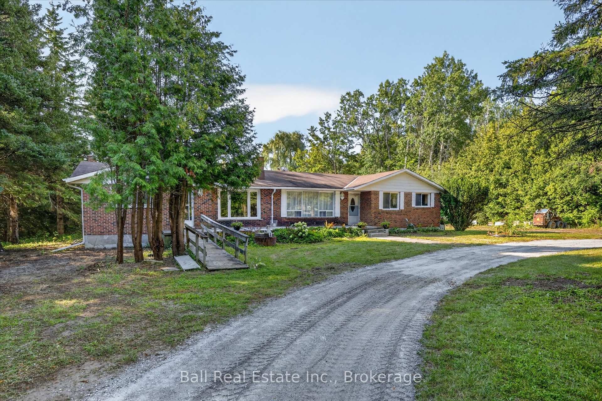 Photo 3 of 751 Ford Crescent, Cavan Monaghan, Cavan Twp — HOMEH