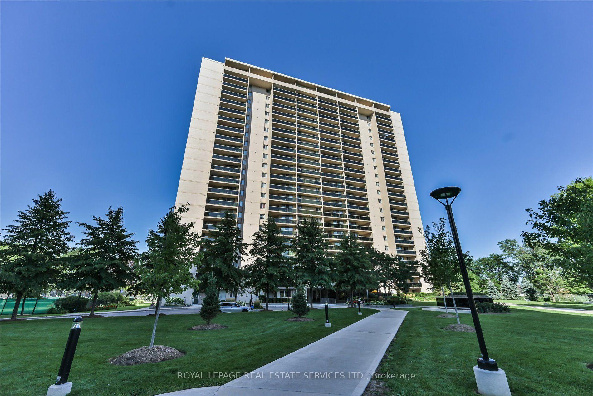 Front of Unit 309, 812 Burnhamthorpe Road