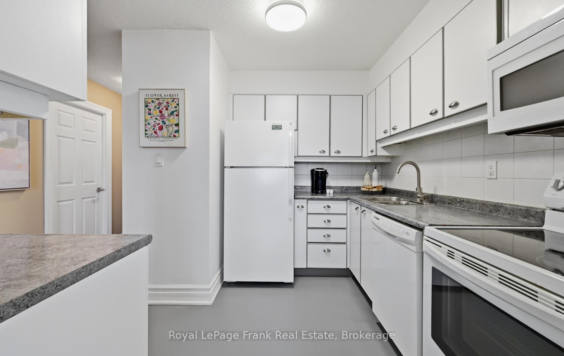 Photo 11 of Unit 403, 80 Athol Street E, Oshawa, Central — HOMEH