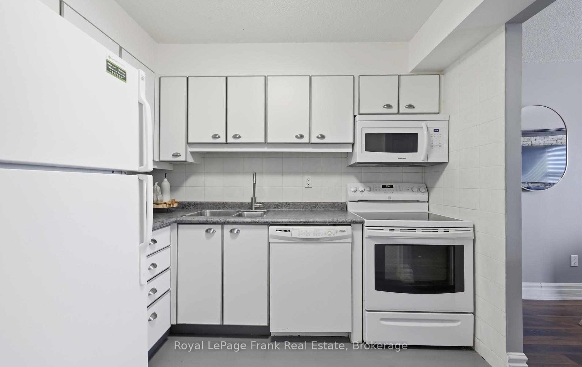 Photo 13 of Unit 403, 80 Athol Street E, Oshawa, Central — HOMEH