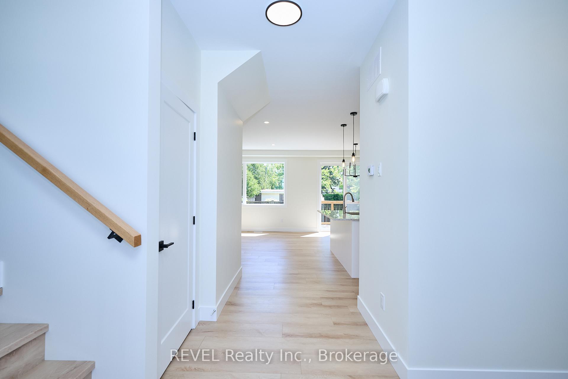 Photo 2 of Unit Upper Unit, 4650 Belfast Avenue, Niagara Falls, Ascot — HOMEH