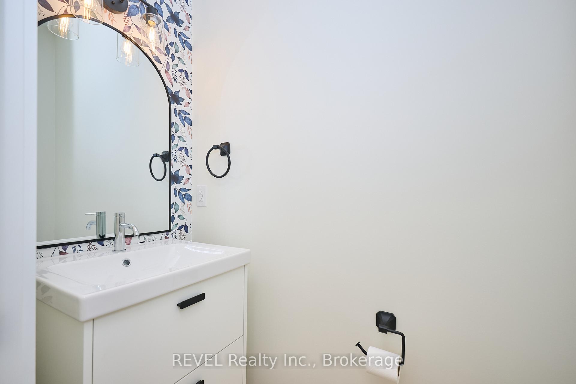 Photo 3 of Unit Upper Unit, 4650 Belfast Avenue, Niagara Falls, Ascot — HOMEH