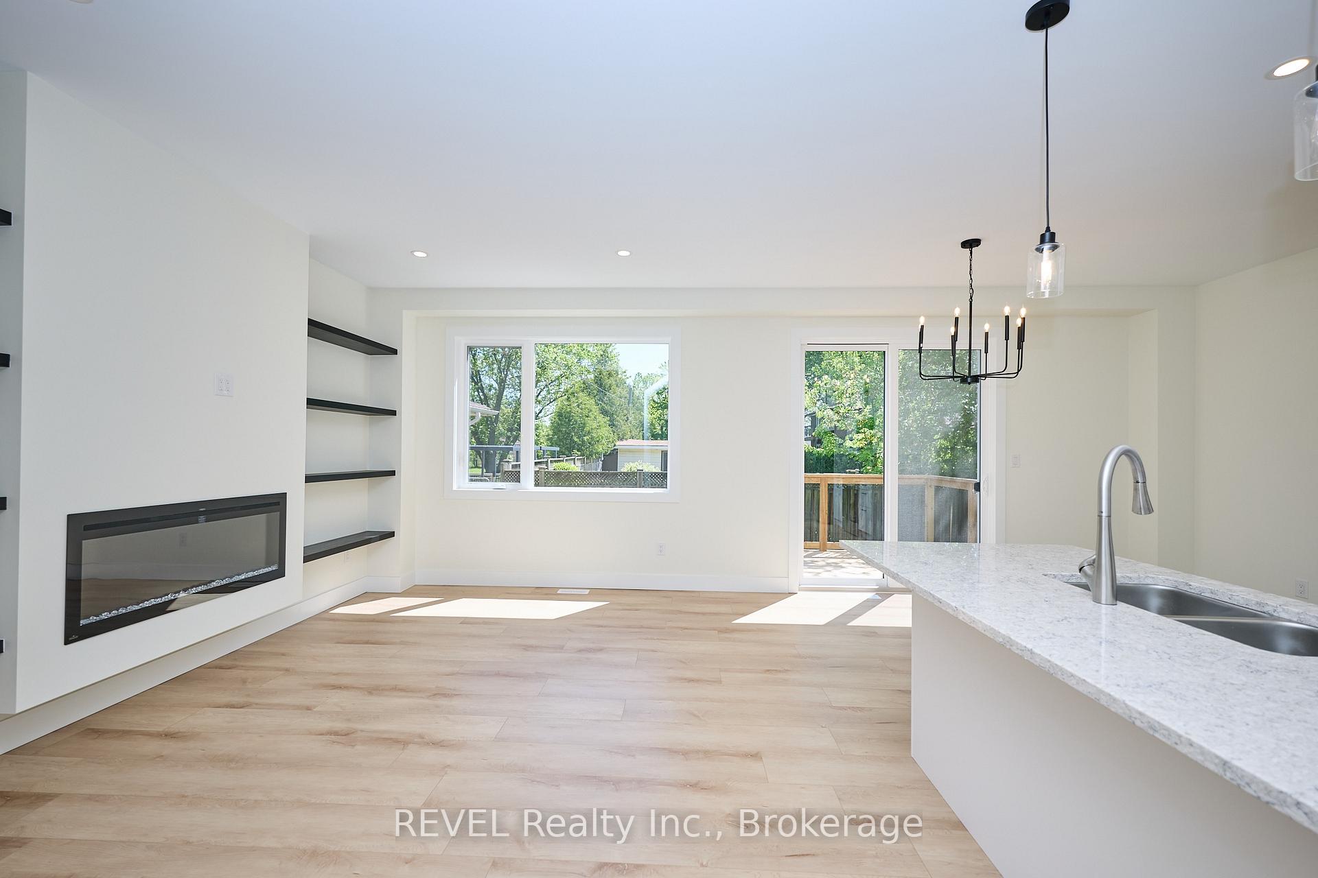 Photo 4 of Unit Upper Unit, 4650 Belfast Avenue, Niagara Falls, Ascot — HOMEH