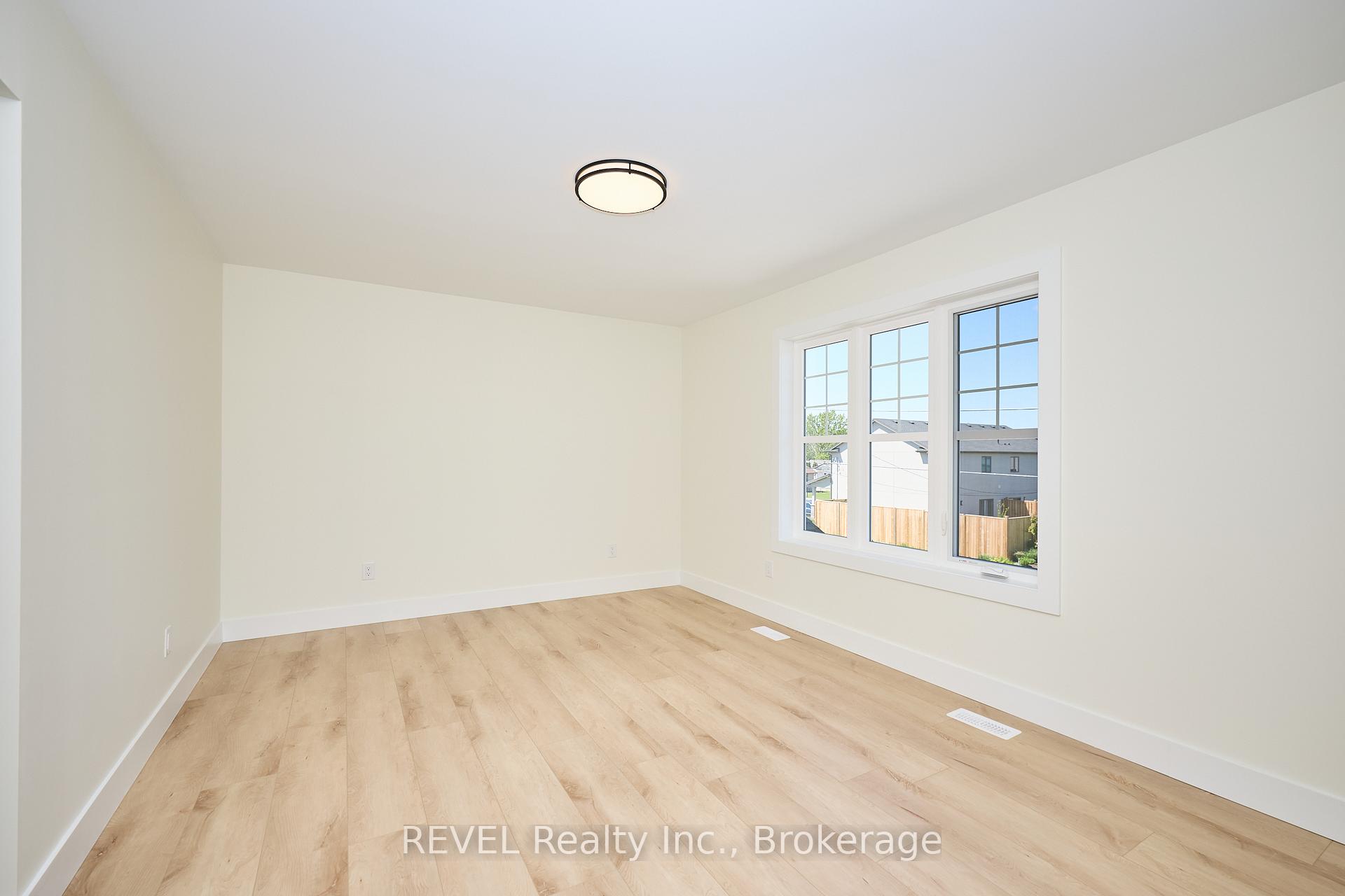 Photo 11 of Unit Upper Unit, 4650 Belfast Avenue, Niagara Falls, Ascot — HOMEH