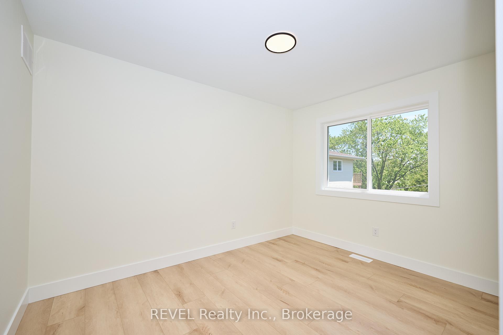 Photo 15 of Unit Upper Unit, 4650 Belfast Avenue, Niagara Falls, Ascot — HOMEH