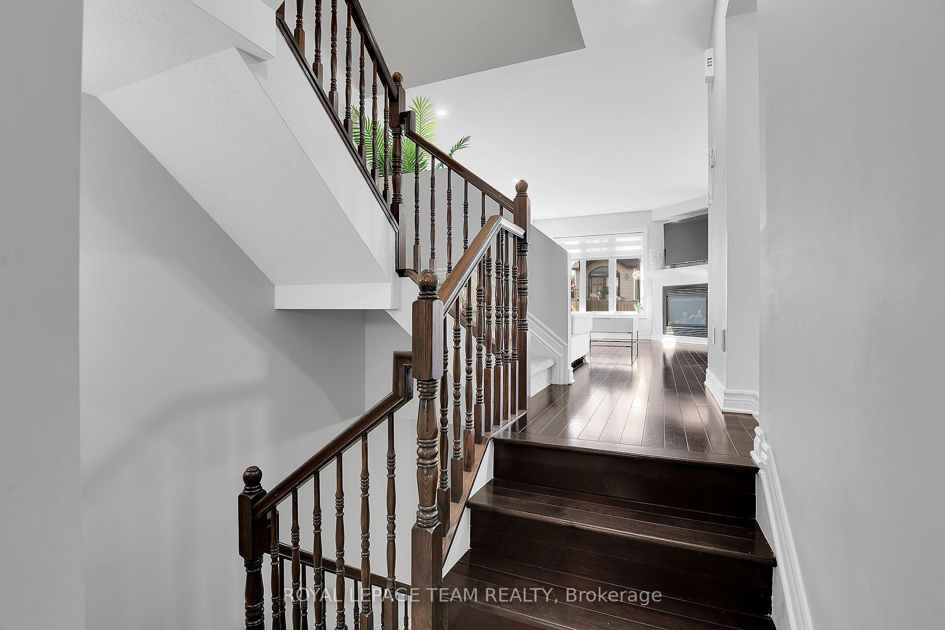 Photo 6 of 107 Garrity Crescent, Ottawa, Barrhaven - Strandherd — HOMEH