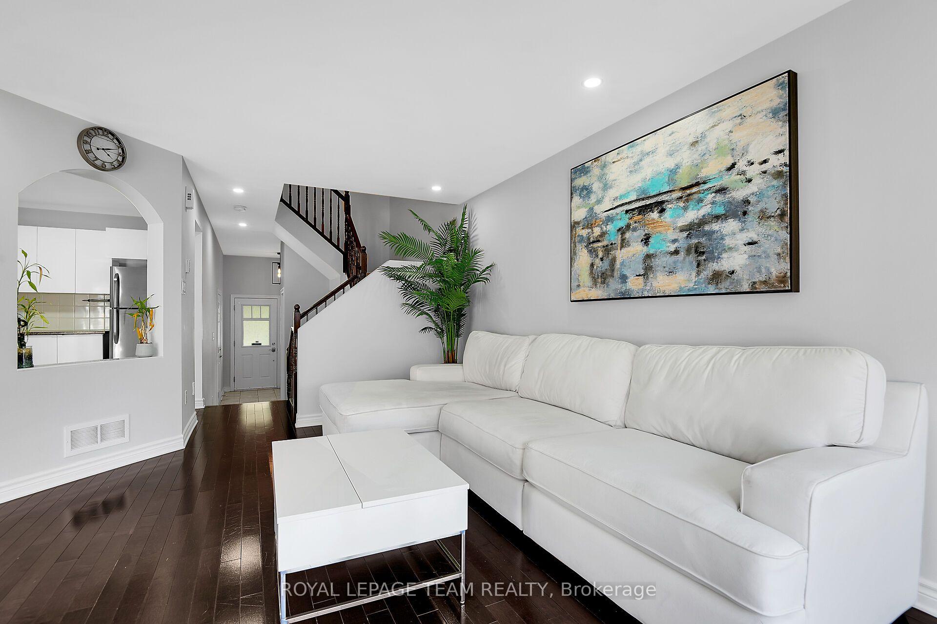 Photo 7 of 107 Garrity Crescent, Ottawa, Barrhaven - Strandherd — HOMEH
