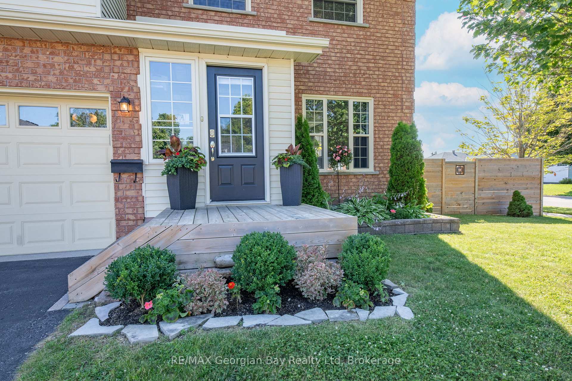 Photo 2 of 911 Watson Place, Midland — HOMEH