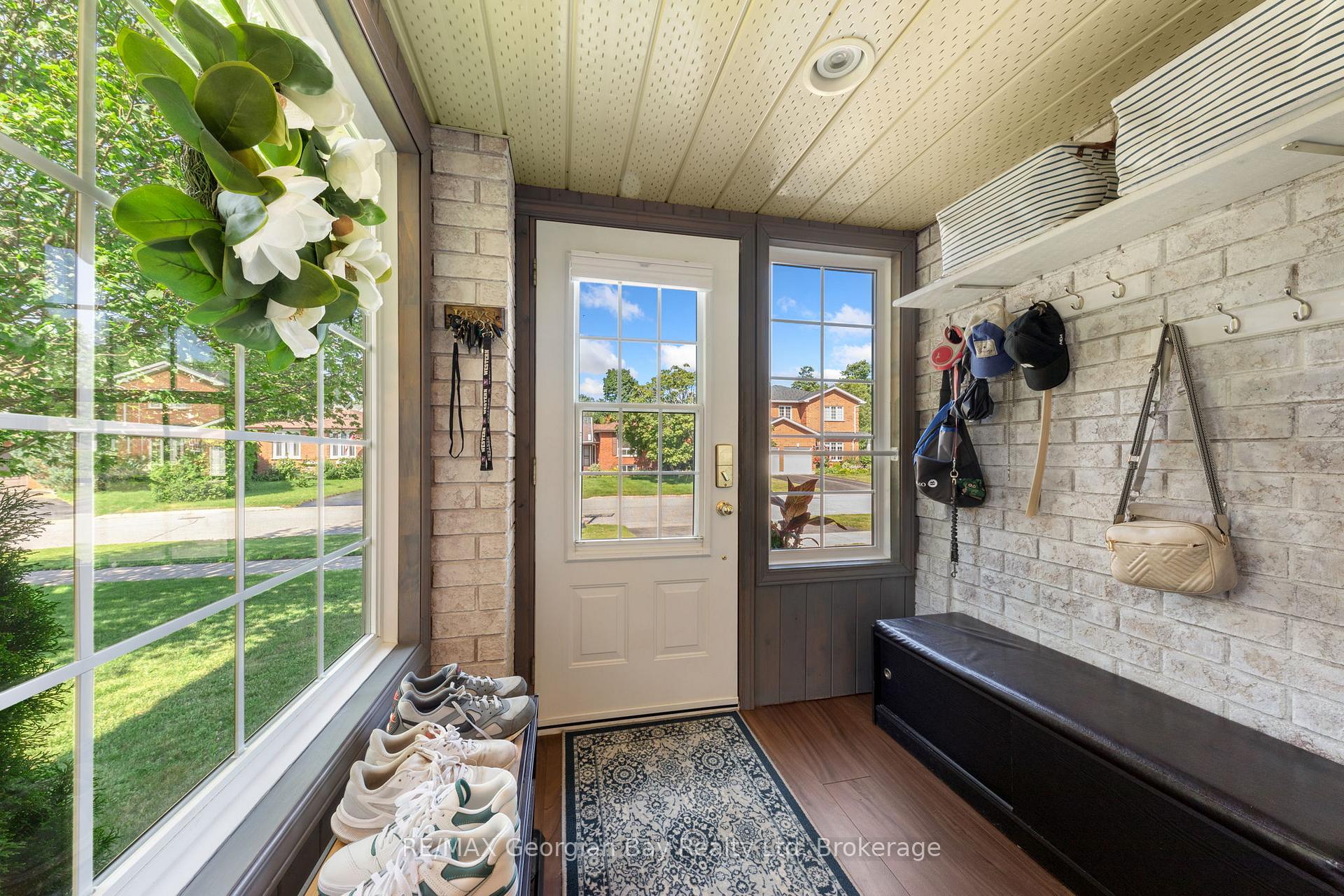Photo 3 of 911 Watson Place, Midland — HOMEH