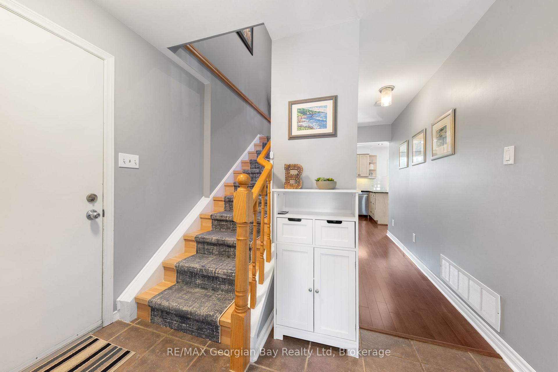 Photo 4 of 911 Watson Place, Midland — HOMEH