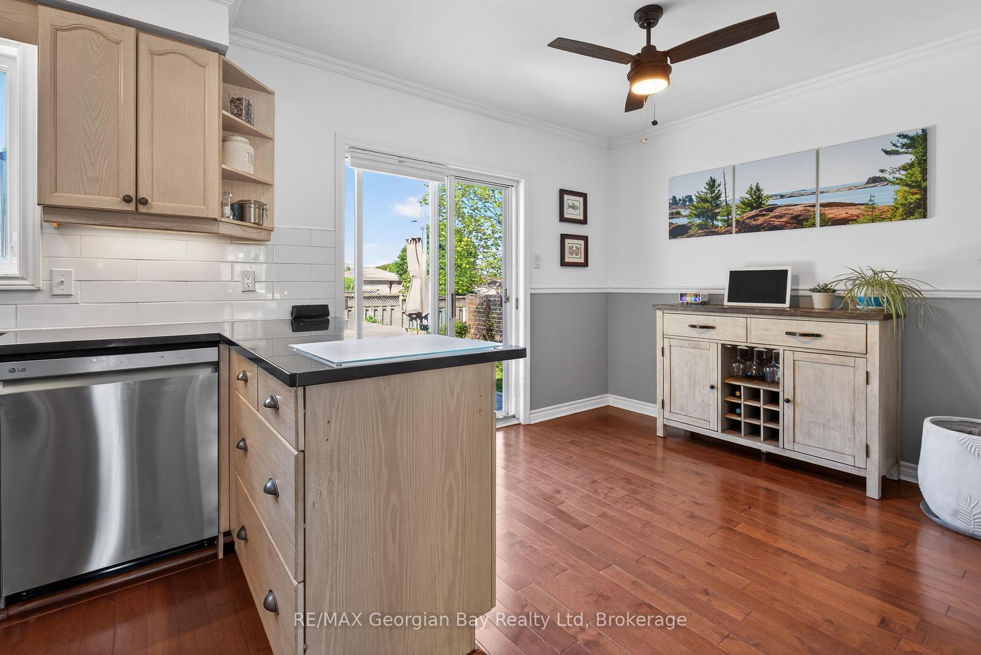 Photo 8 of 911 Watson Place, Midland — HOMEH