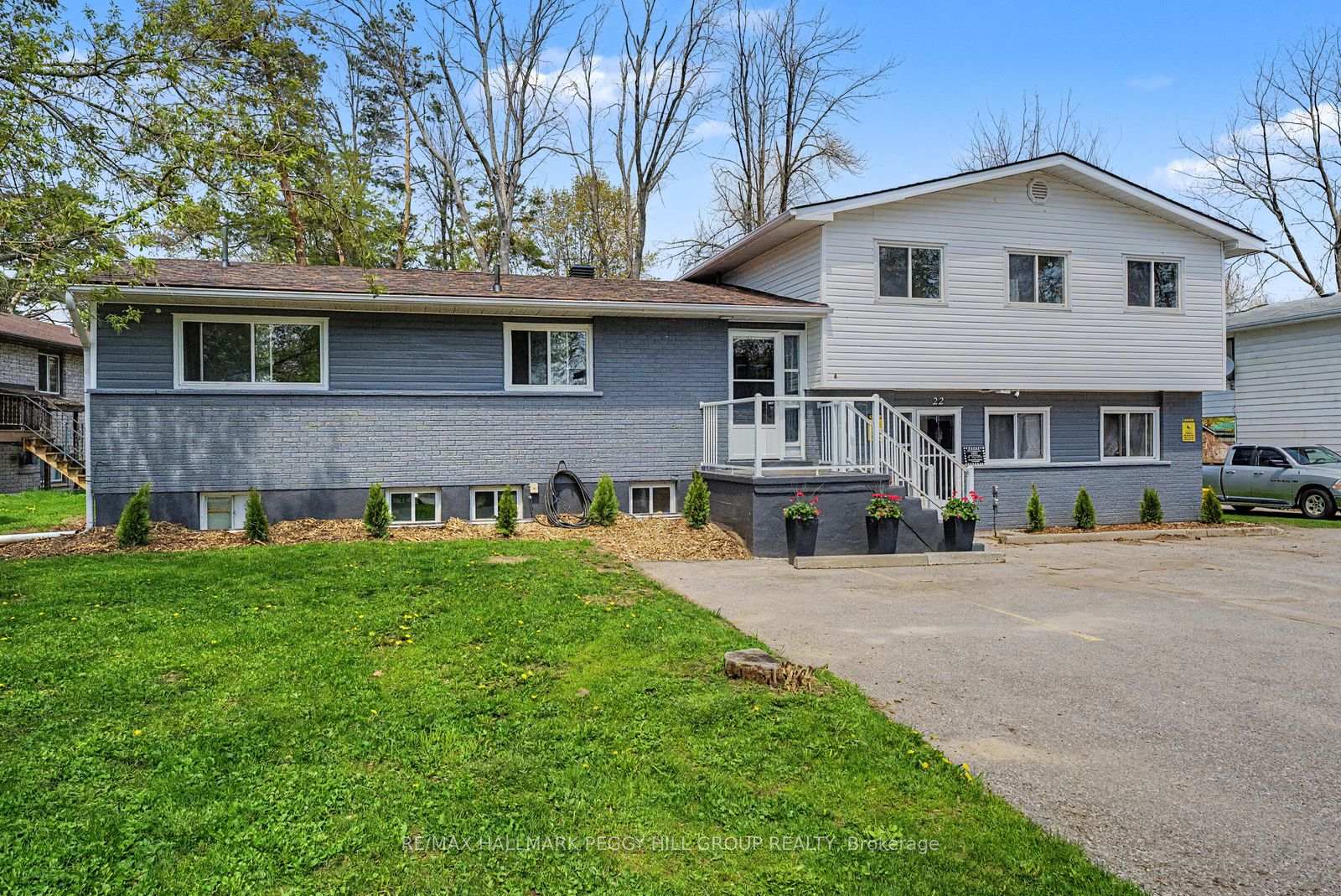 Photo 3 of 22 Olive Crescent, Orillia — HOMEH