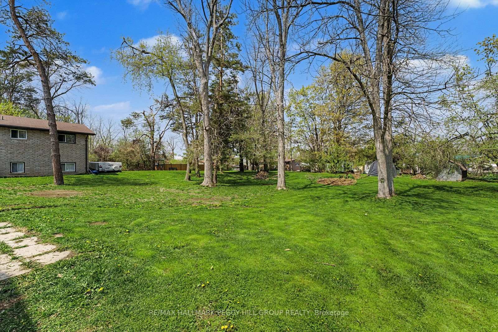 Photo 23 of 22 Olive Crescent, Orillia — HOMEH