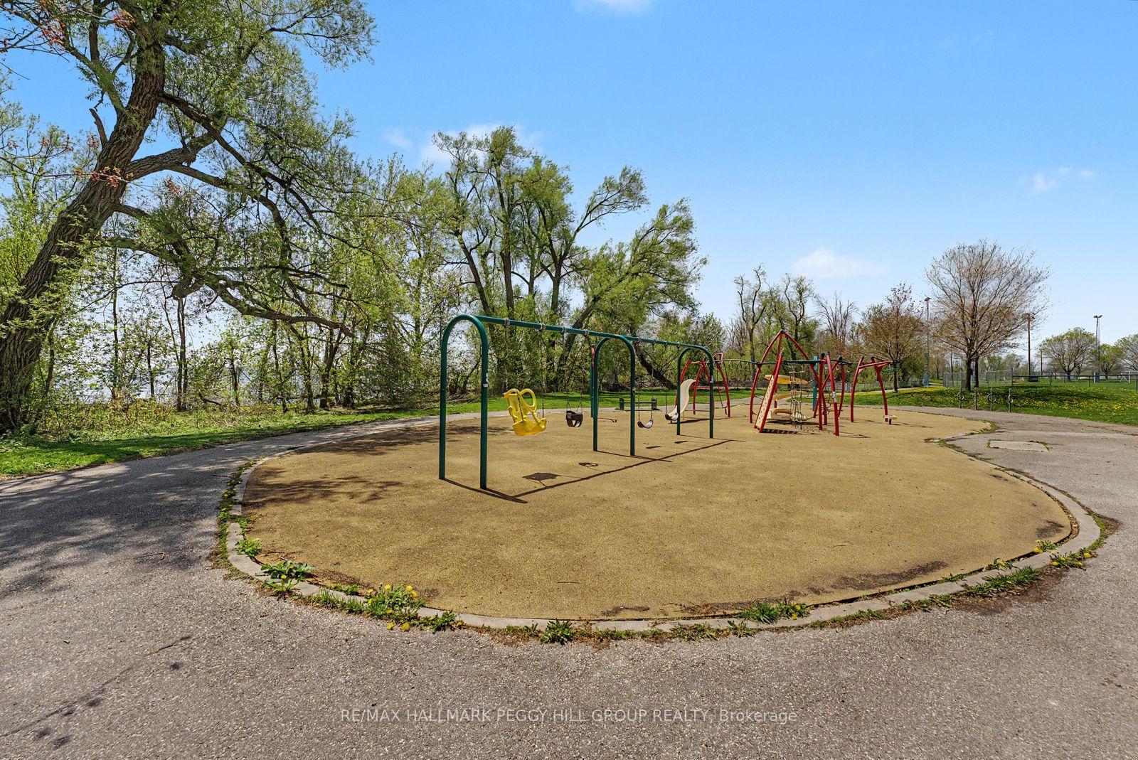 Photo 33 of 22 Olive Crescent, Orillia — HOMEH