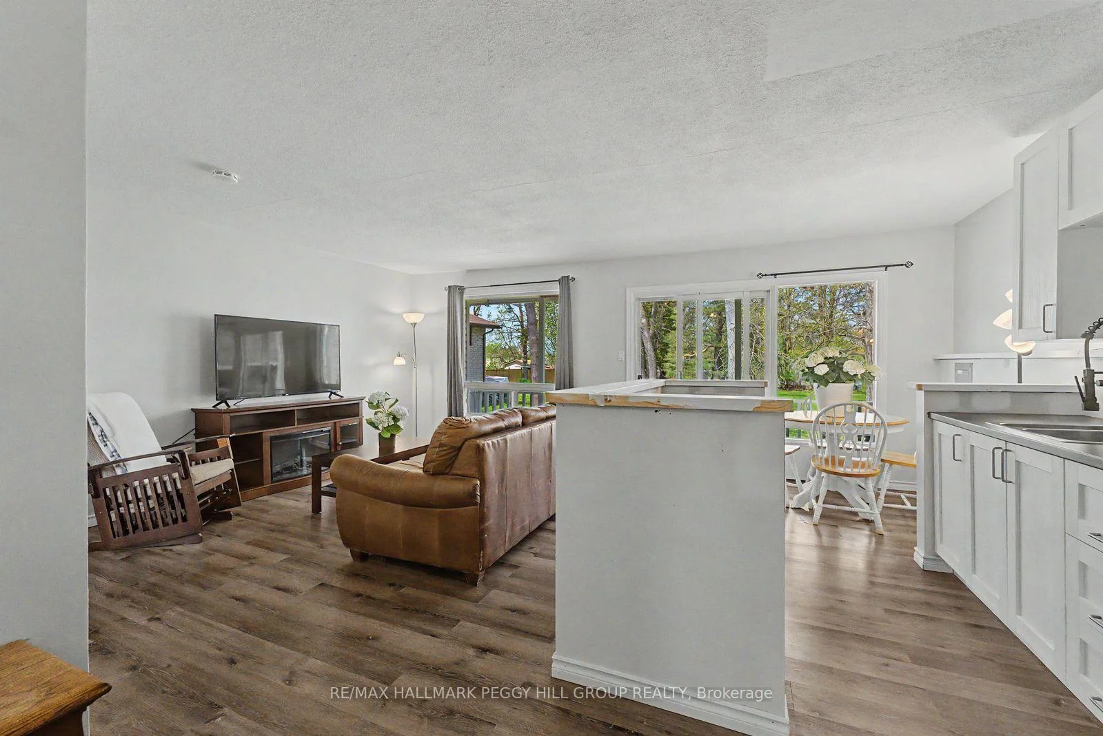 Photo 8 of 22 Olive Crescent, Orillia — HOMEH