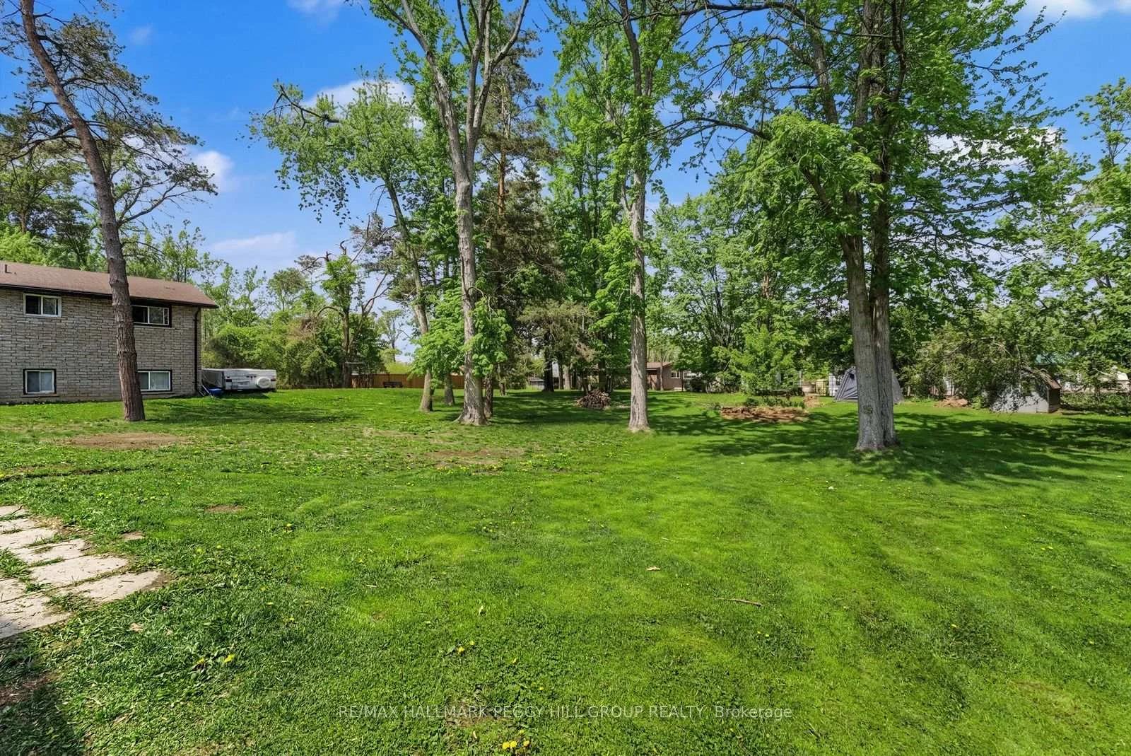 Photo 24 of 22 Olive Crescent, Orillia — HOMEH