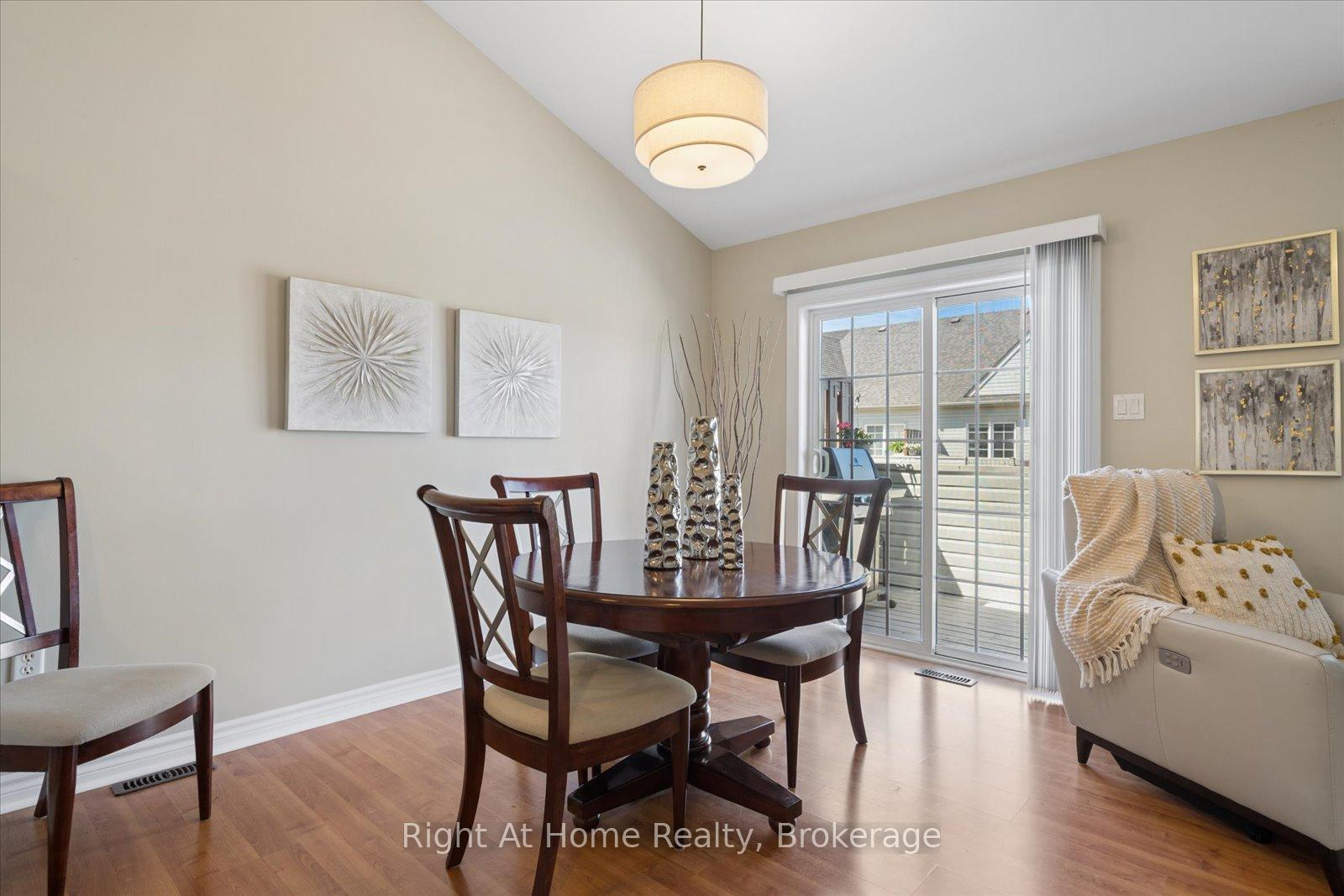 Photo 5 of 17 Wicker Park Way, Whitby, Pringle Creek — HOMEH