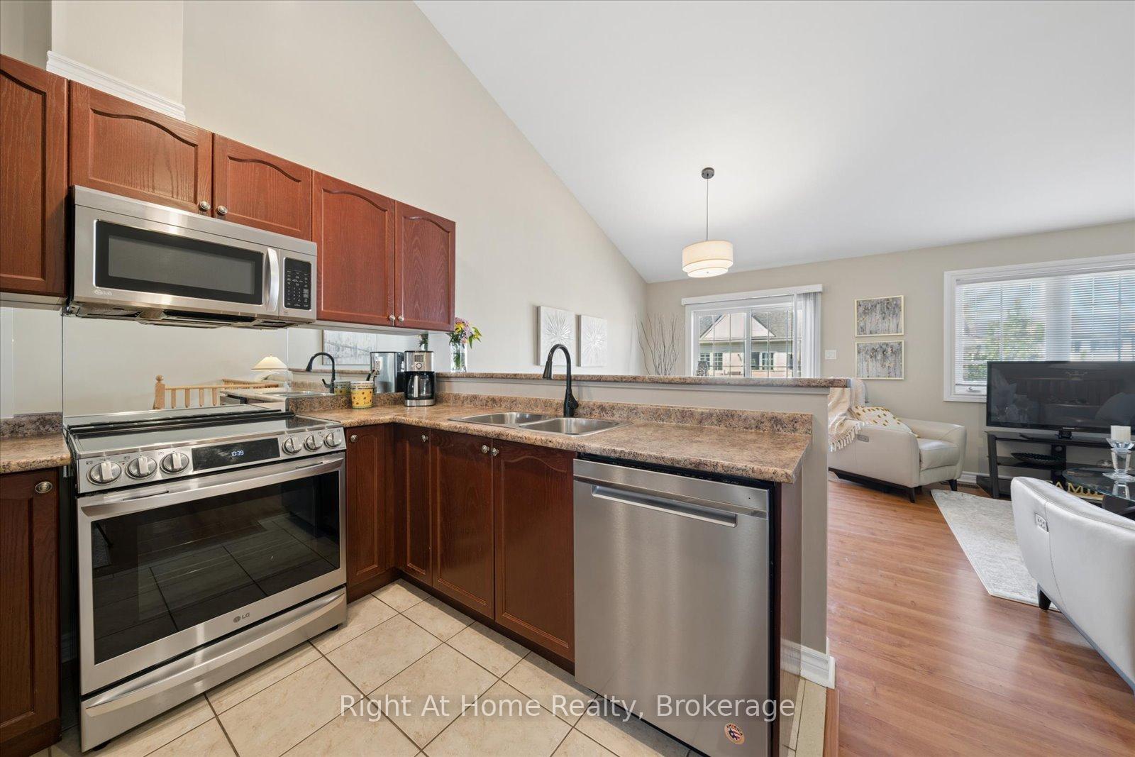 Photo 6 of 17 Wicker Park Way, Whitby, Pringle Creek — HOMEH