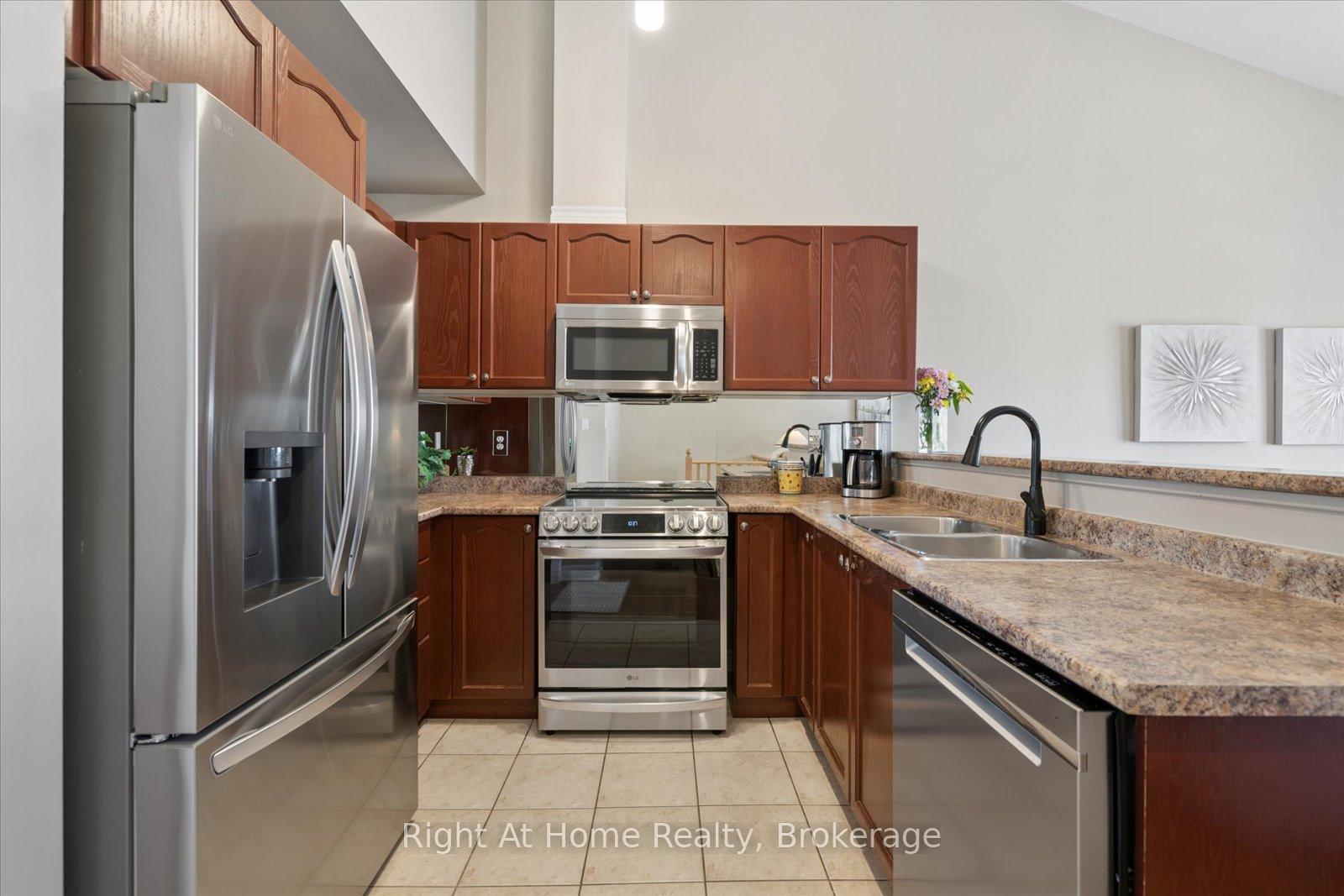 Photo 7 of 17 Wicker Park Way, Whitby, Pringle Creek — HOMEH