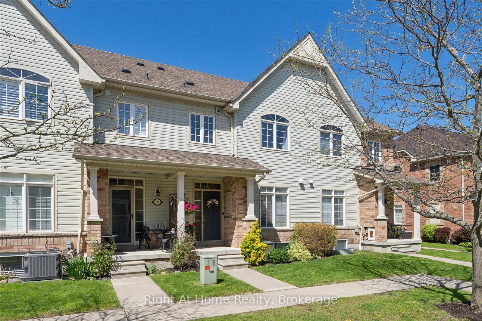 Photo 10 of 17 Wicker Park Way, Whitby, Pringle Creek — HOMEH