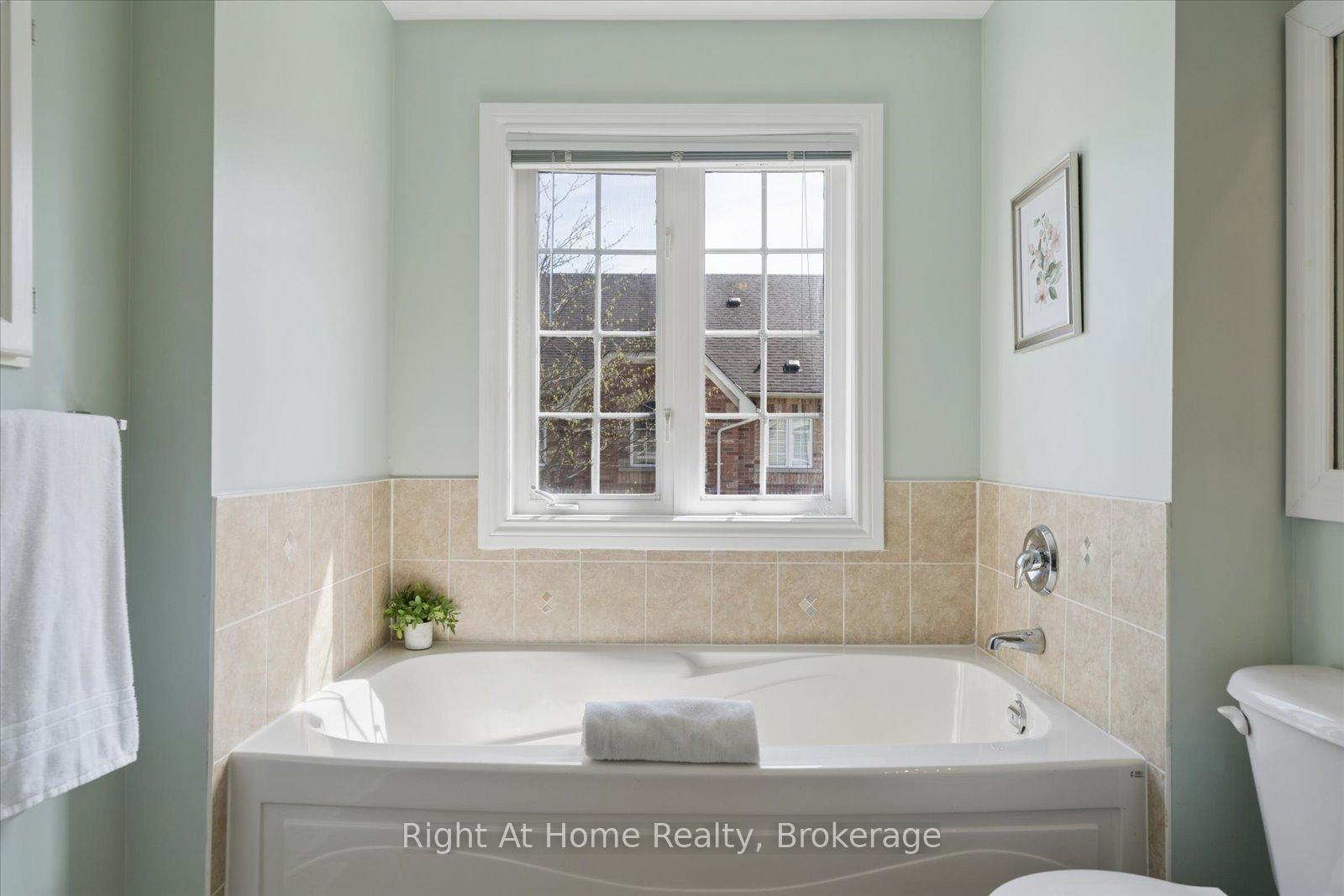 Photo 15 of 17 Wicker Park Way, Whitby, Pringle Creek — HOMEH