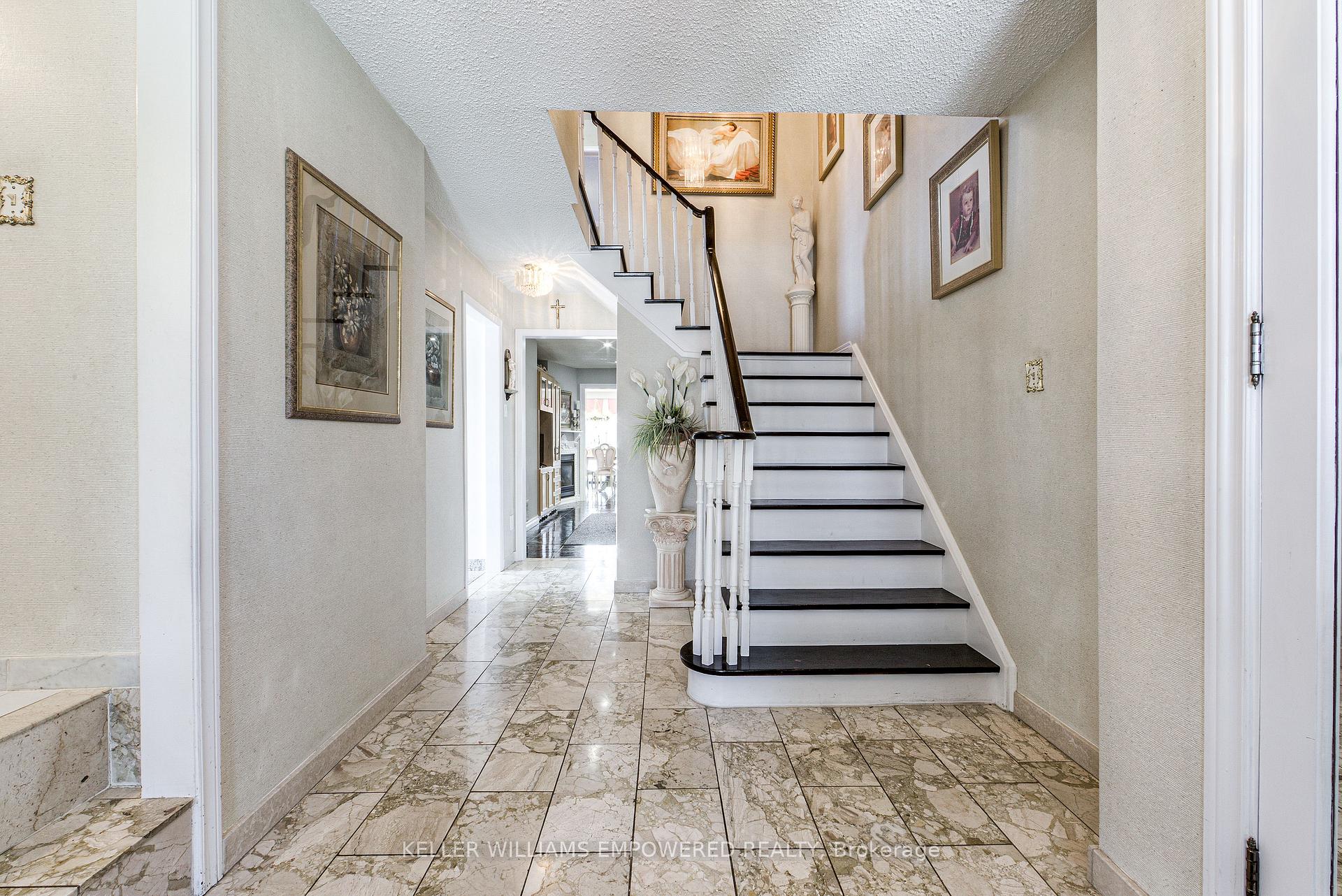 Photo 2 of 79 Oakmount Crescent, Vaughan, Glen Shields — HOMEH
