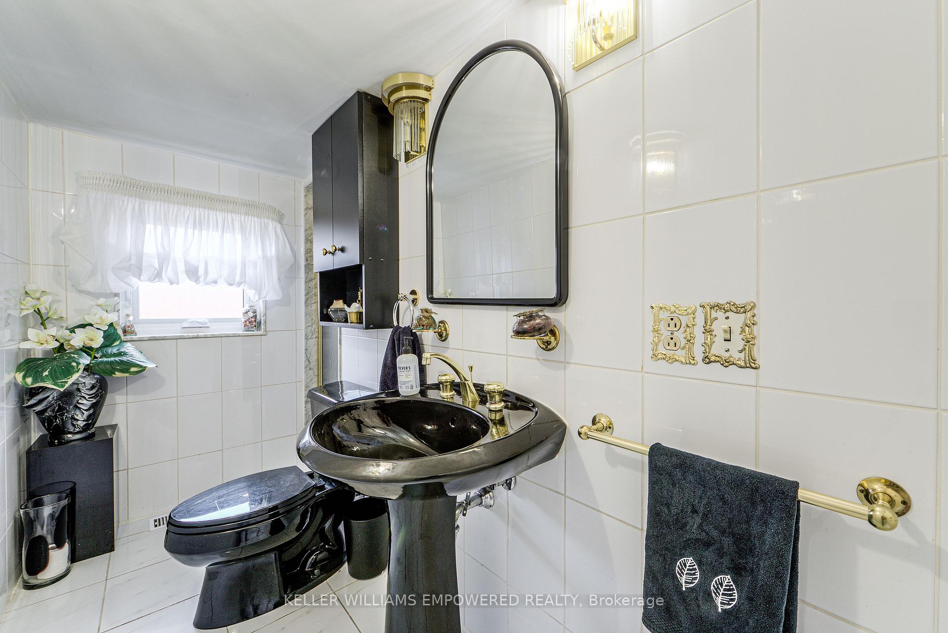 Photo 4 of 79 Oakmount Crescent, Vaughan, Glen Shields — HOMEH