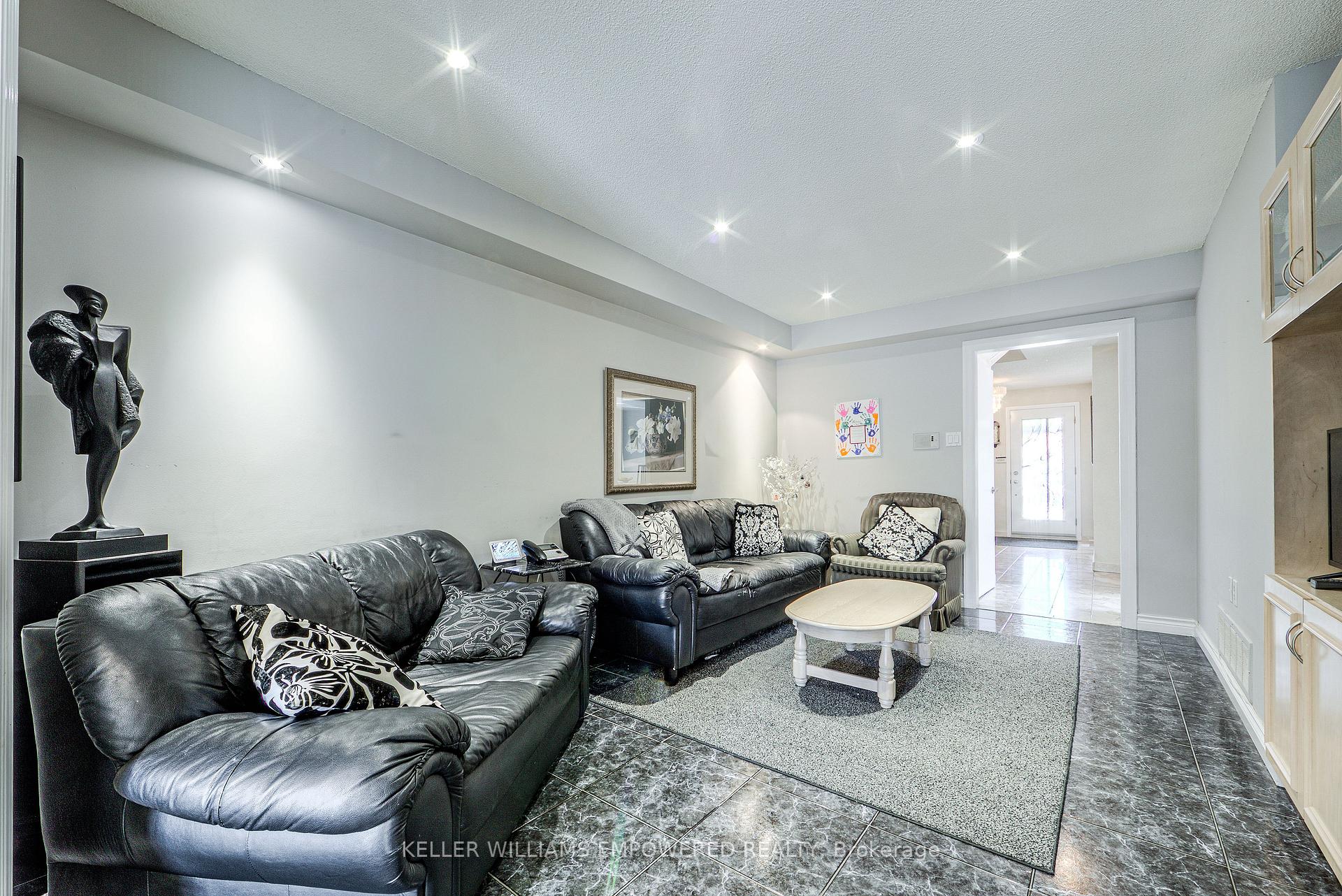 Photo 7 of 79 Oakmount Crescent, Vaughan, Glen Shields — HOMEH