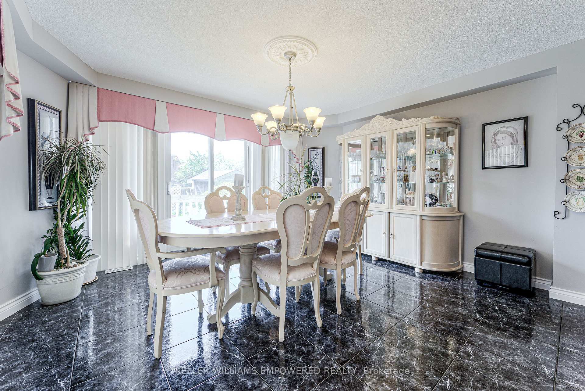 Photo 8 of 79 Oakmount Crescent, Vaughan, Glen Shields — HOMEH