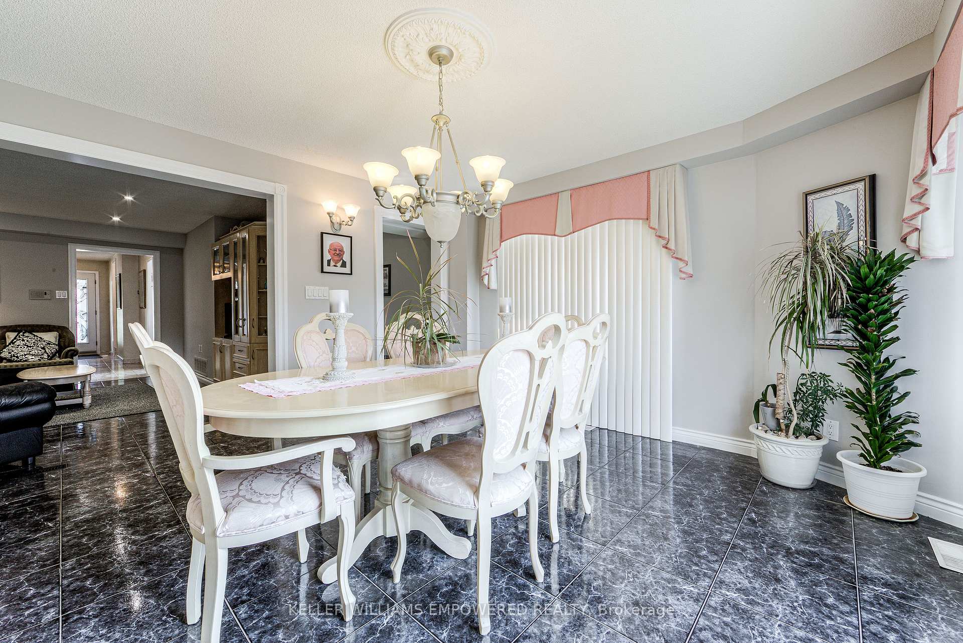 Photo 9 of 79 Oakmount Crescent, Vaughan, Glen Shields — HOMEH