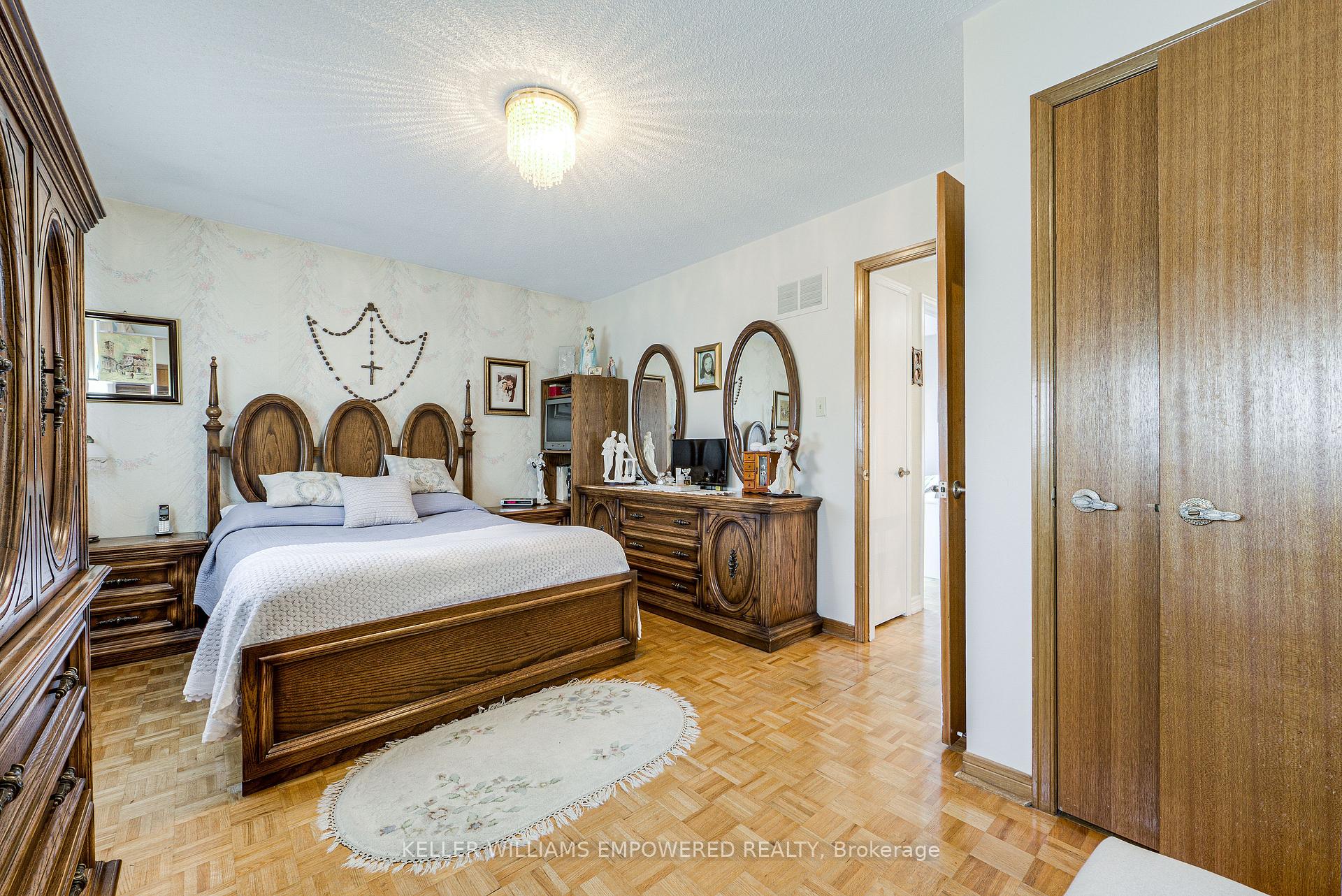 Photo 18 of 79 Oakmount Crescent, Vaughan, Glen Shields — HOMEH