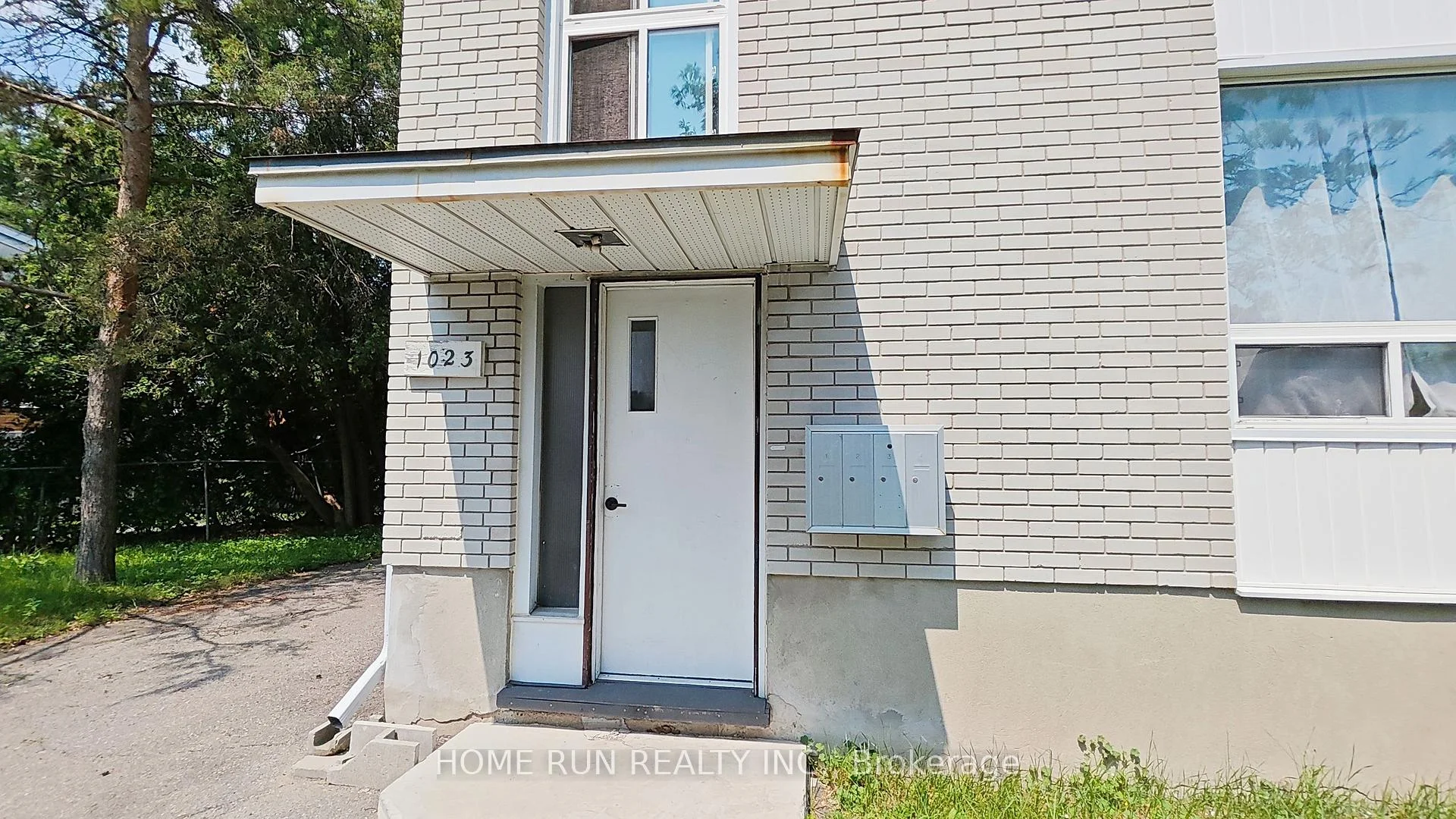 Photo 16 of 1023 Meadowlands Drive, Ottawa, Carleton Square — HOMEH