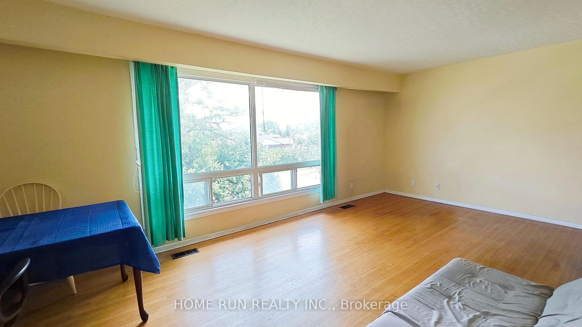 Photo 18 of 1023 Meadowlands Drive, Ottawa, Carleton Square — HOMEH