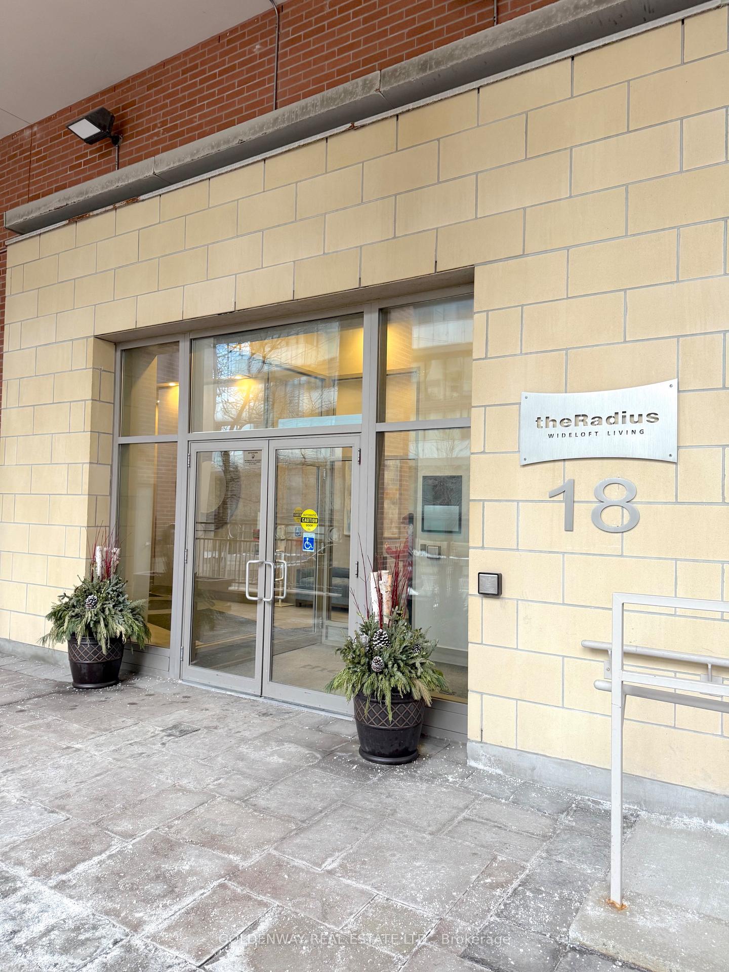 Front of Unit 911, 18 Merton Street