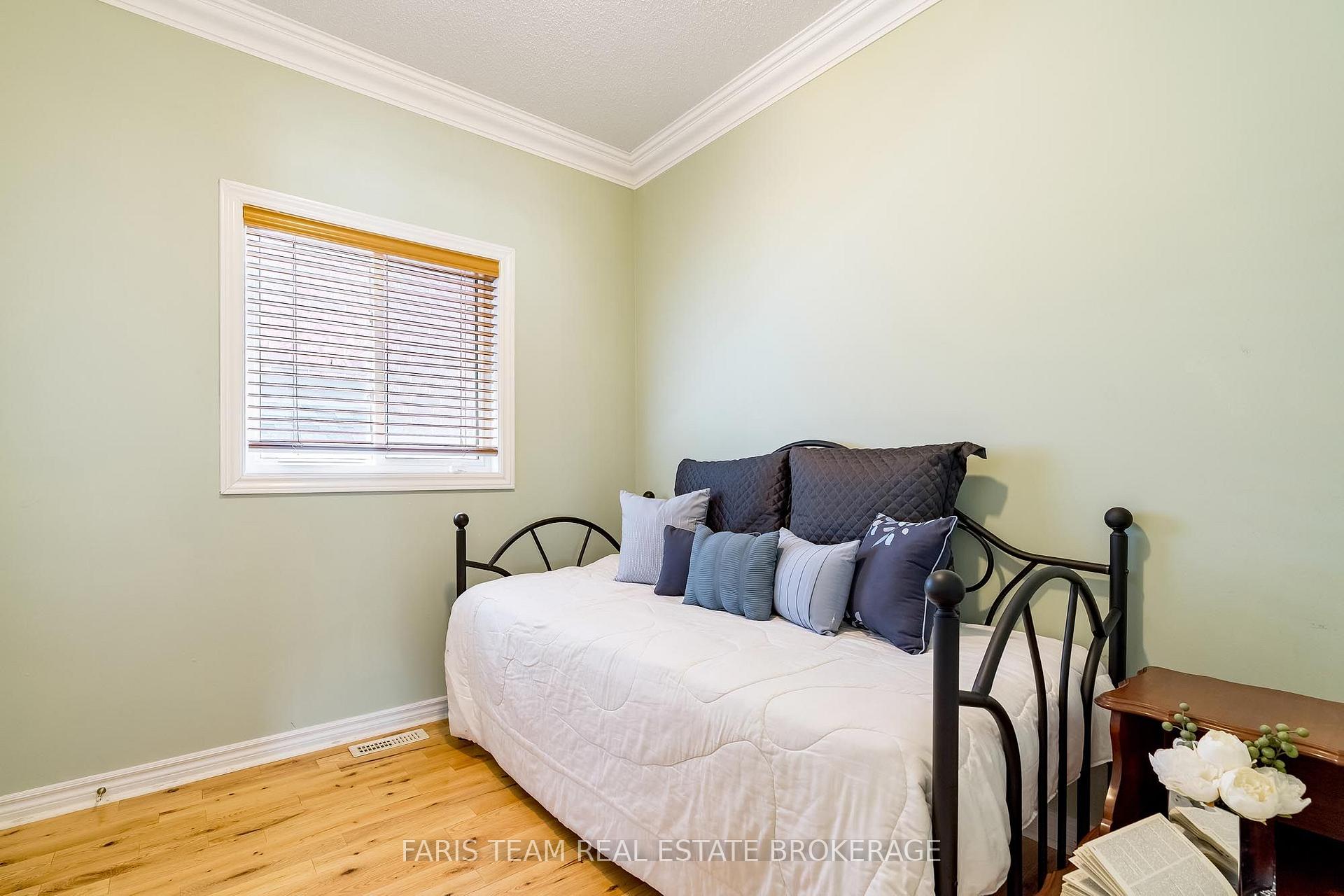 Photo 17 of 83 Joseph Crescent, Barrie, Painswick South — HOMEH