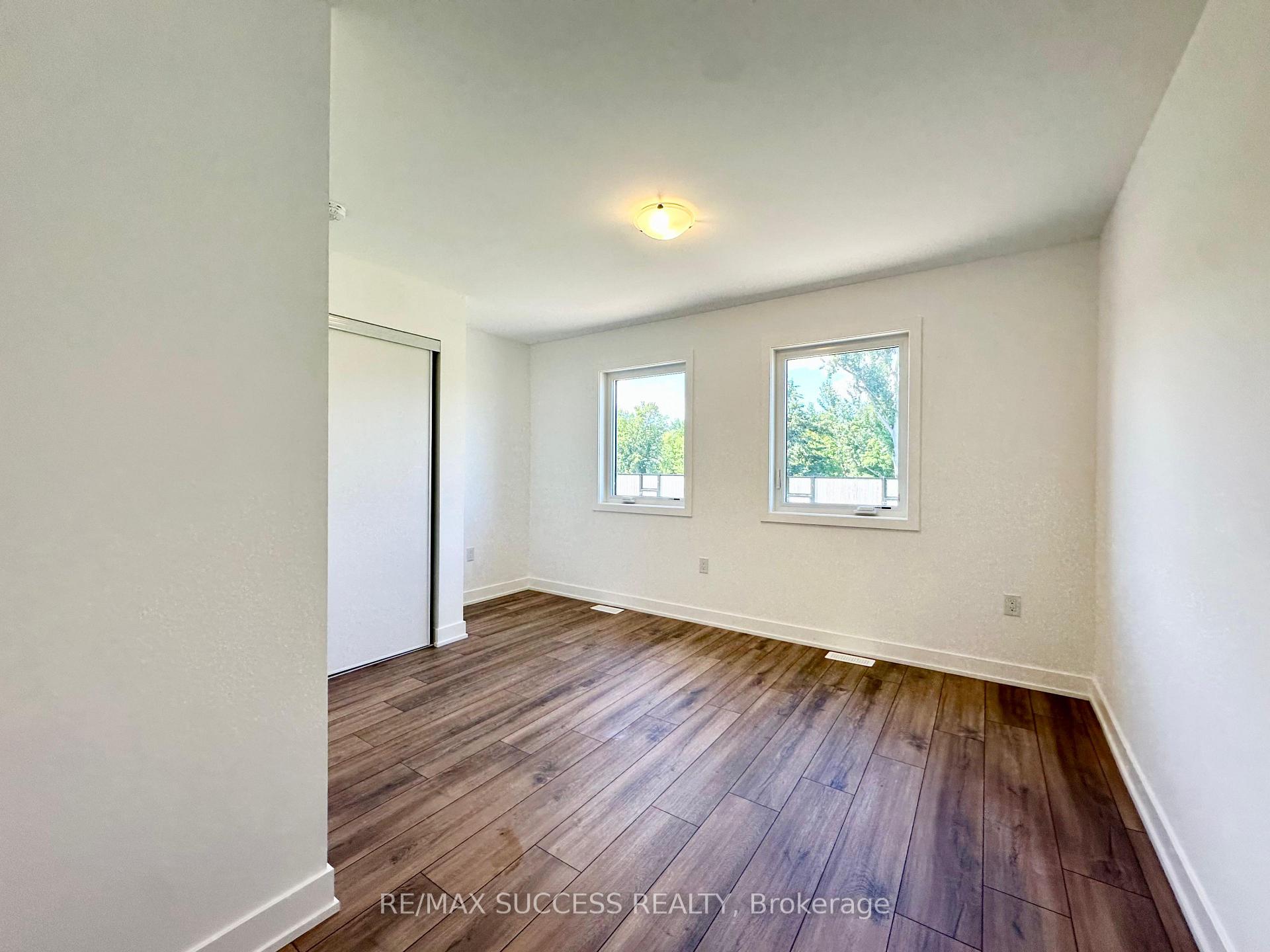 Photo 4 of 49 Flan Boulevard, Barrie, Rural Barrie Southeast — HOMEH