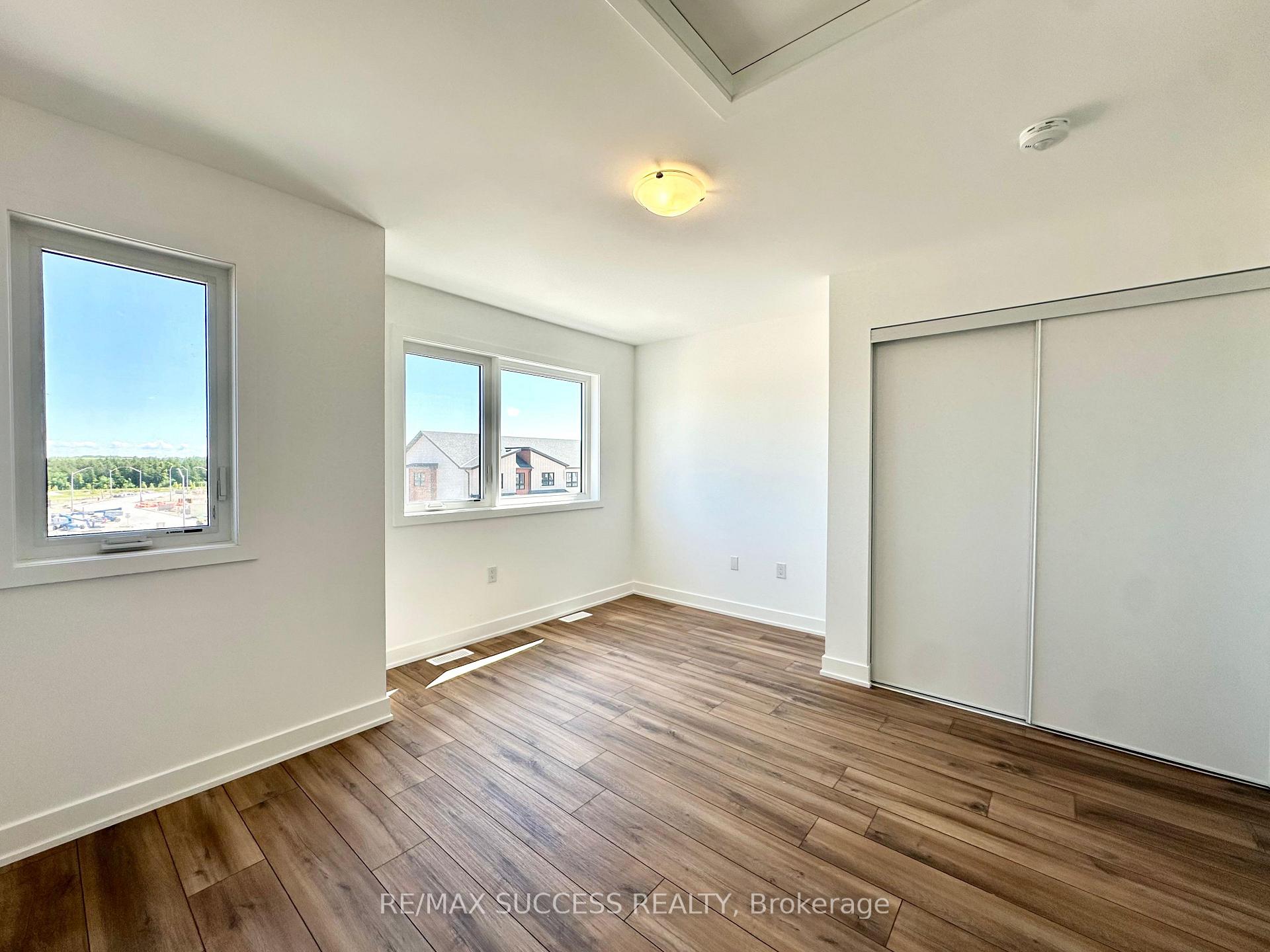 Photo 7 of 49 Flan Boulevard, Barrie, Rural Barrie Southeast — HOMEH