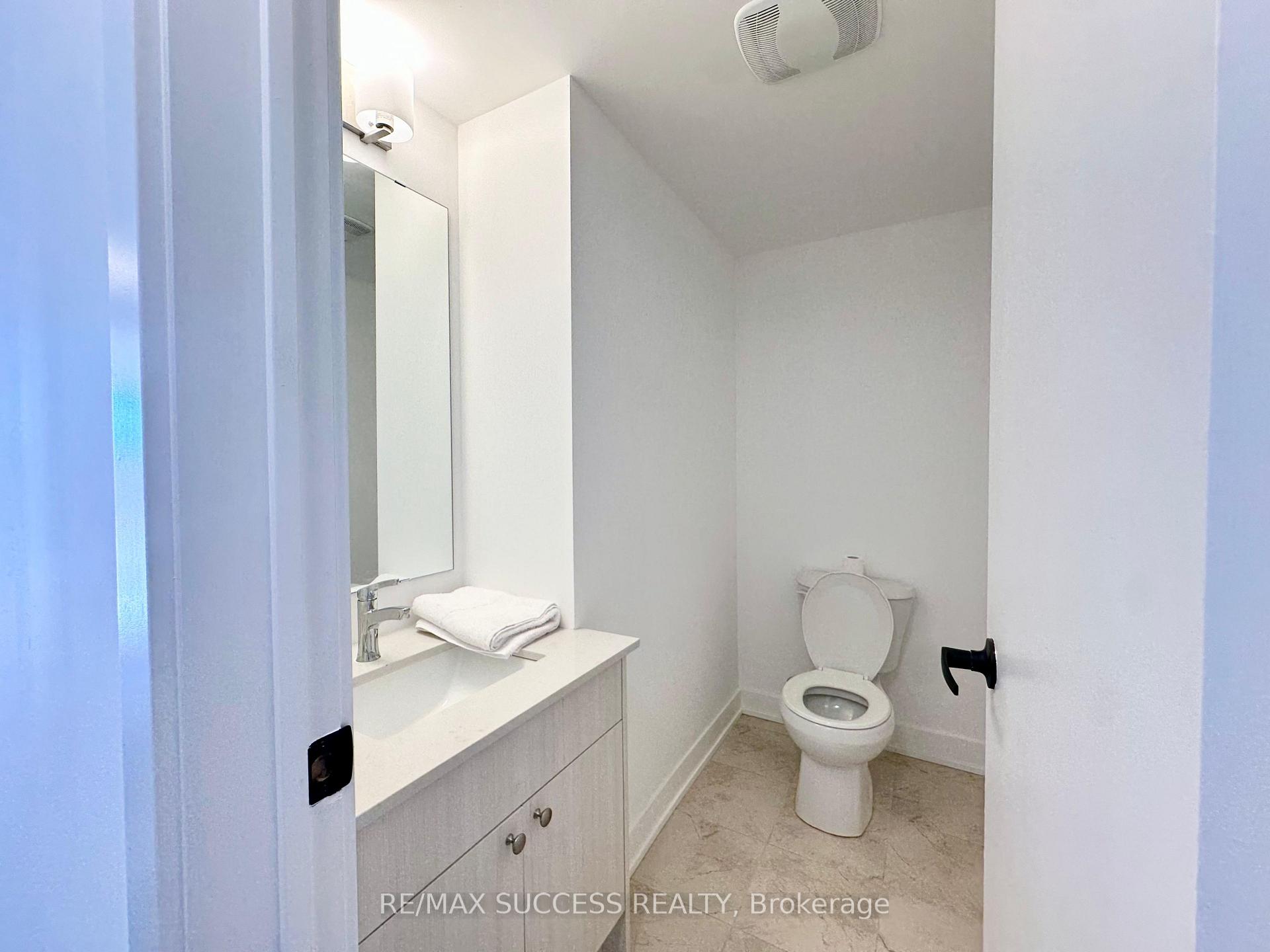 Photo 11 of 49 Flan Boulevard, Barrie, Rural Barrie Southeast — HOMEH