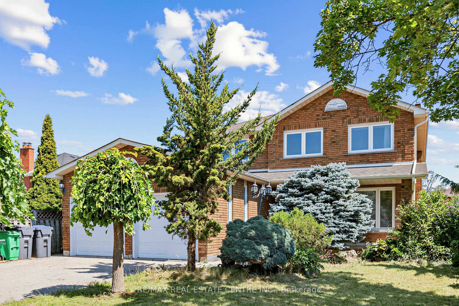 Photo 1 of 10 Diane Court, Brampton, Fletcher's Creek South — HOMEH