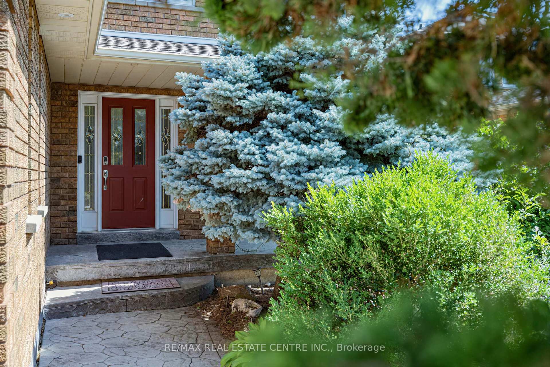 Photo 2 of 10 Diane Court, Brampton, Fletcher's Creek South — HOMEH