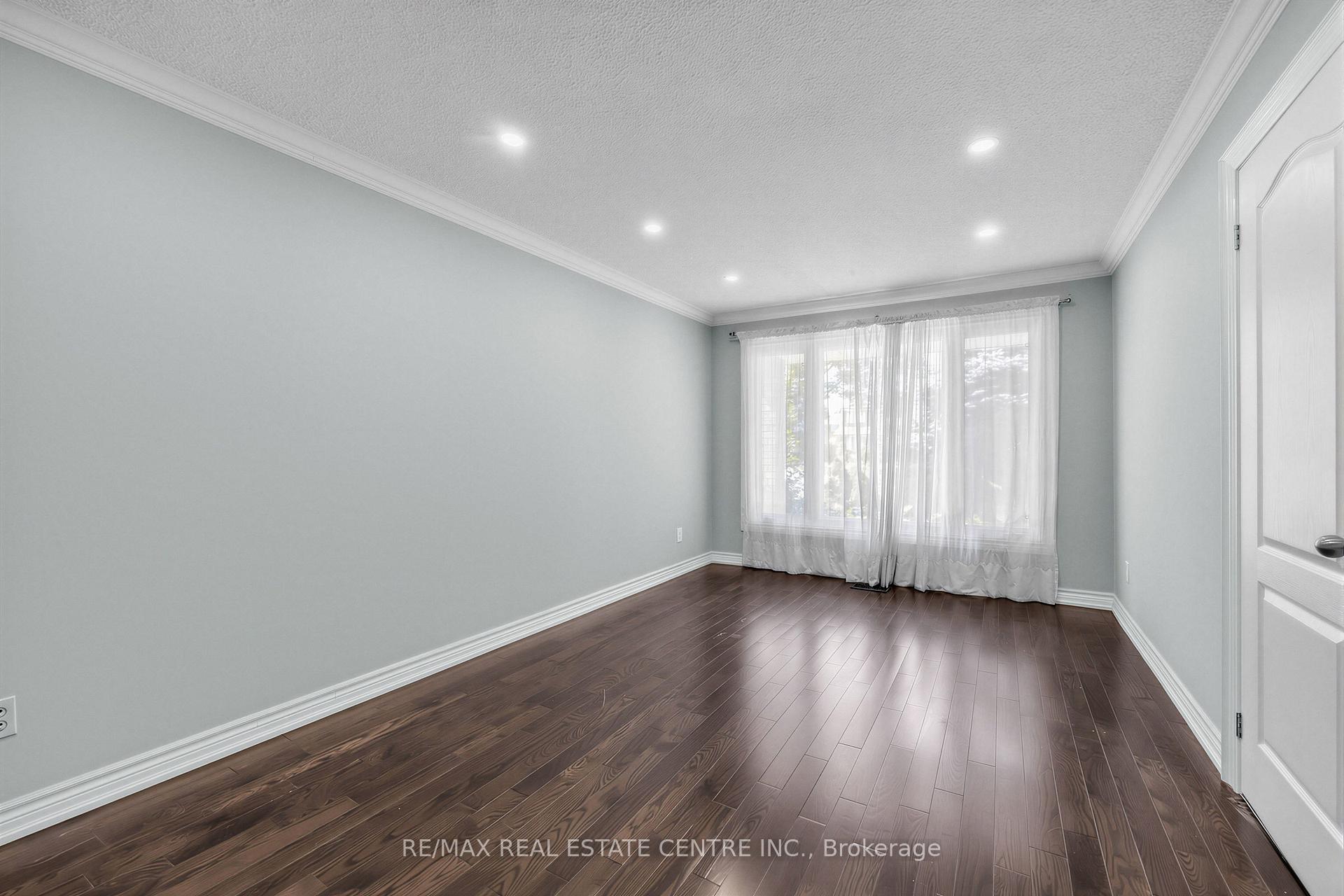 Photo 7 of 10 Diane Court, Brampton, Fletcher's Creek South — HOMEH