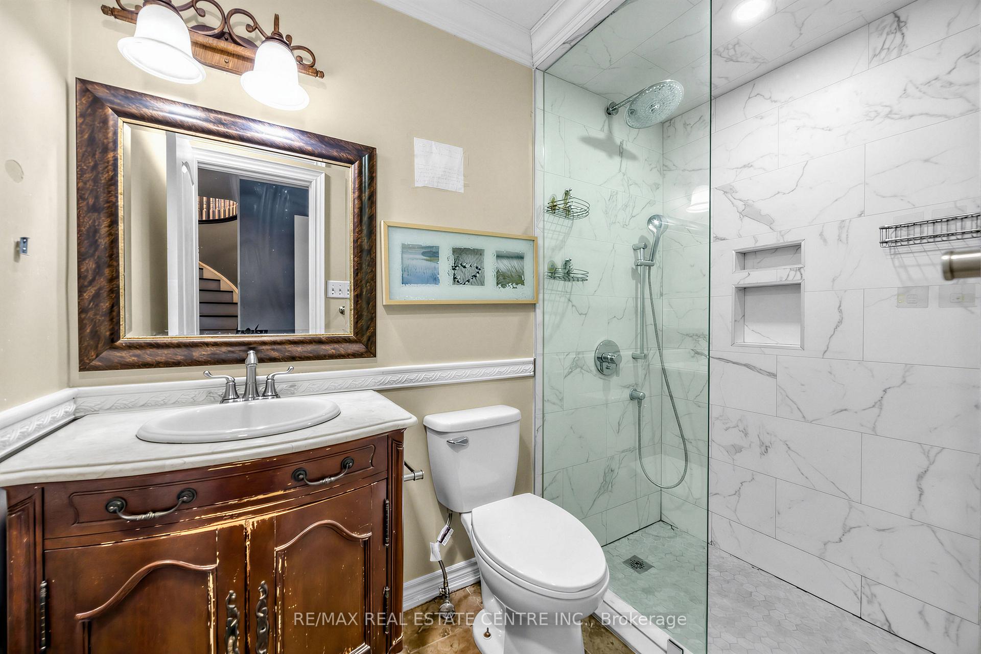 Photo 8 of 10 Diane Court, Brampton, Fletcher's Creek South — HOMEH