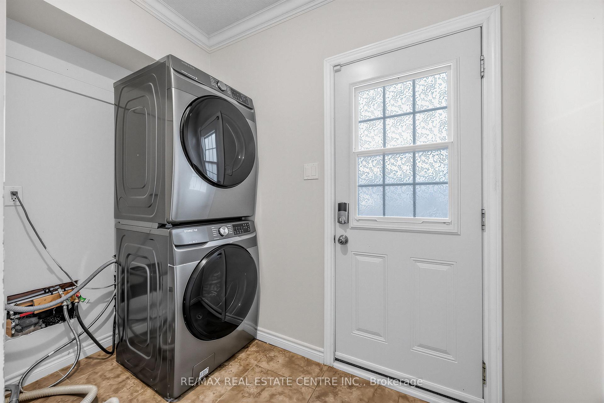 Photo 9 of 10 Diane Court, Brampton, Fletcher's Creek South — HOMEH