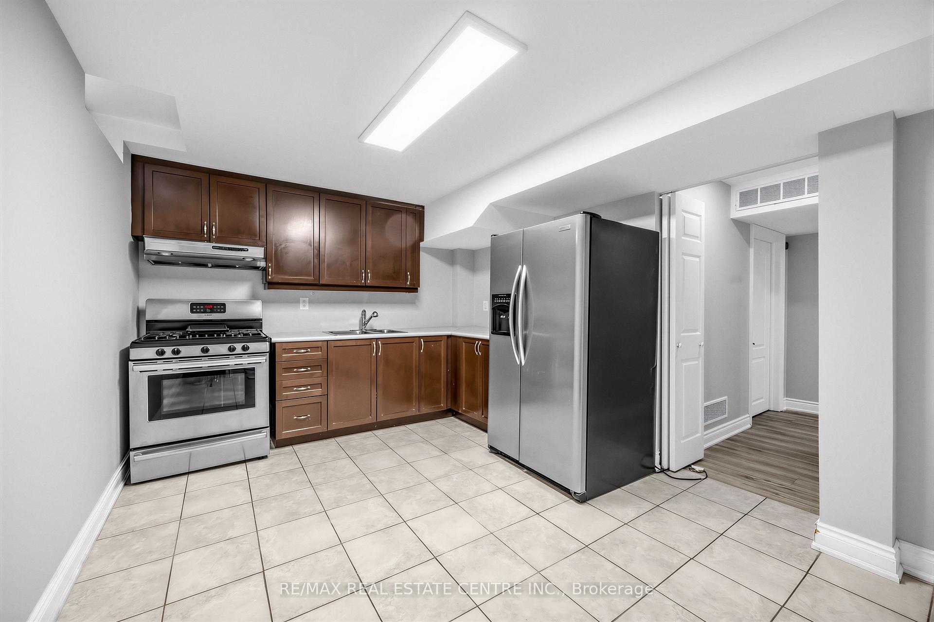 Photo 25 of 10 Diane Court, Brampton, Fletcher's Creek South — HOMEH