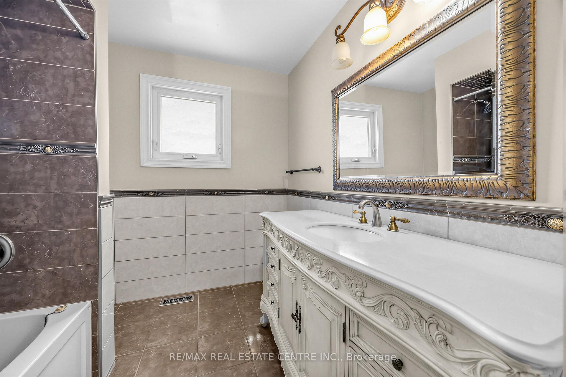 Photo 30 of 10 Diane Court, Brampton, Fletcher's Creek South — HOMEH