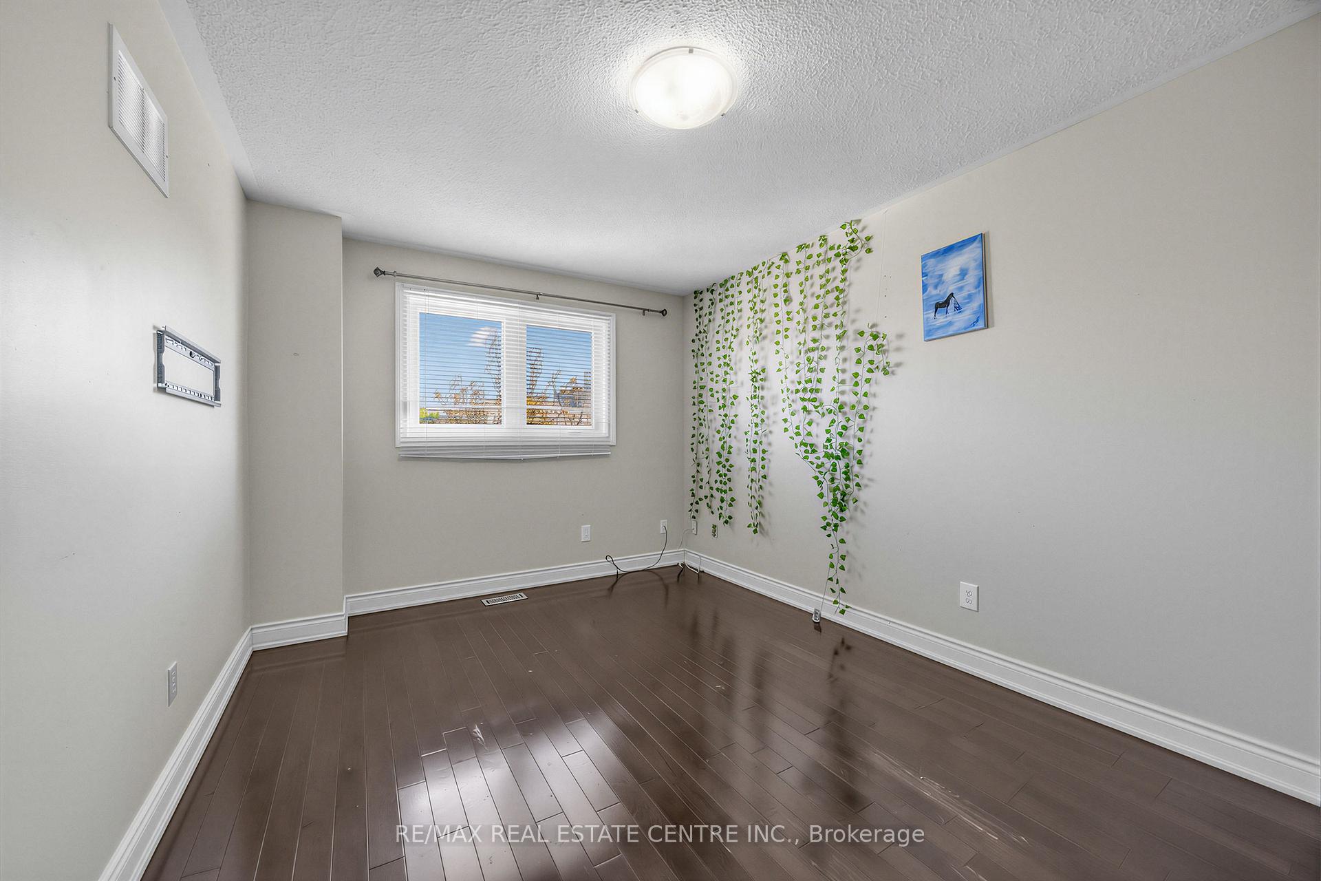 Photo 32 of 10 Diane Court, Brampton, Fletcher's Creek South — HOMEH