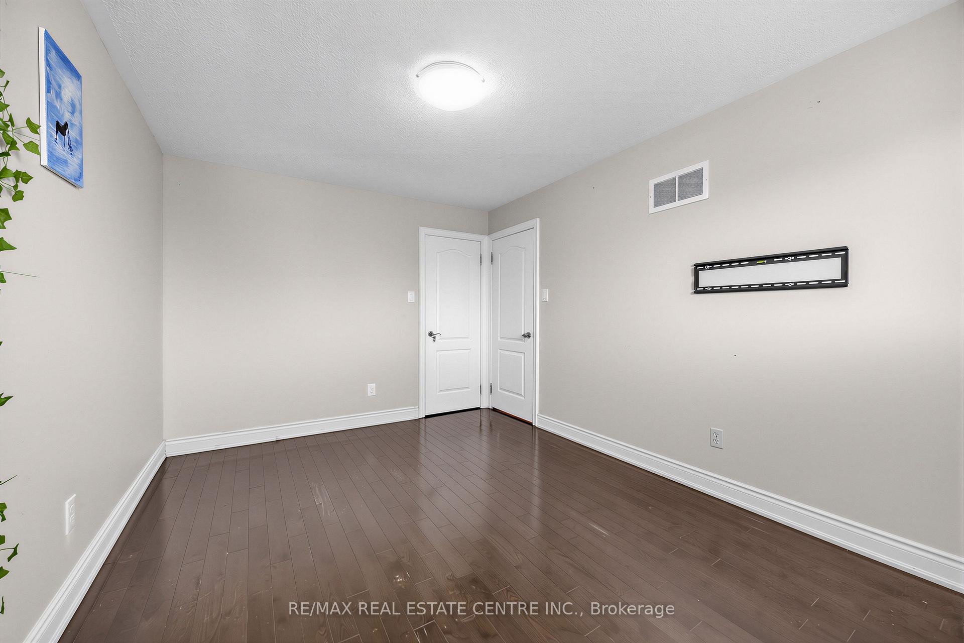 Photo 33 of 10 Diane Court, Brampton, Fletcher's Creek South — HOMEH